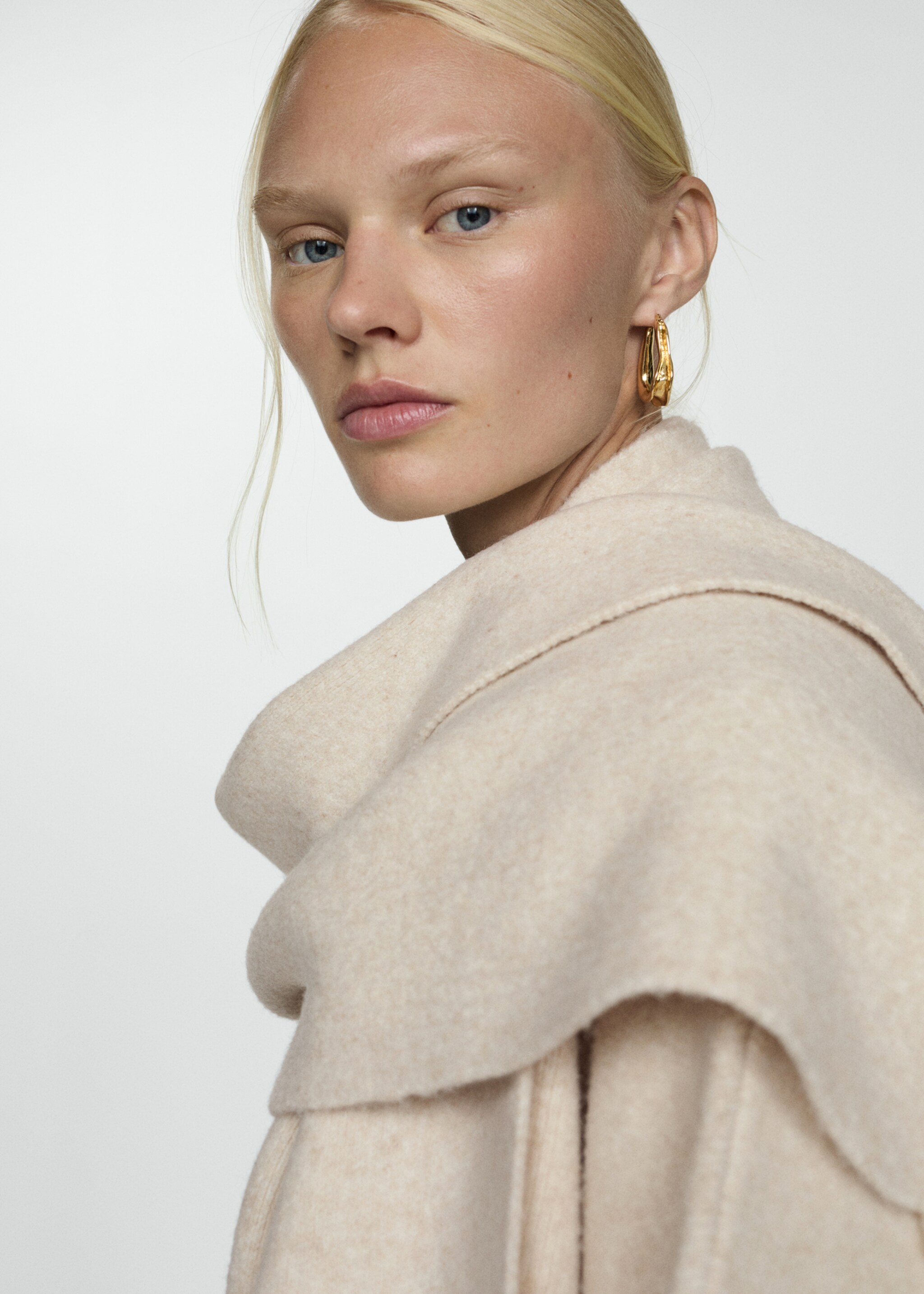Knitted coat with detachable scarf - Details of the article 1, Ecru. Ref: 77095660-00.
