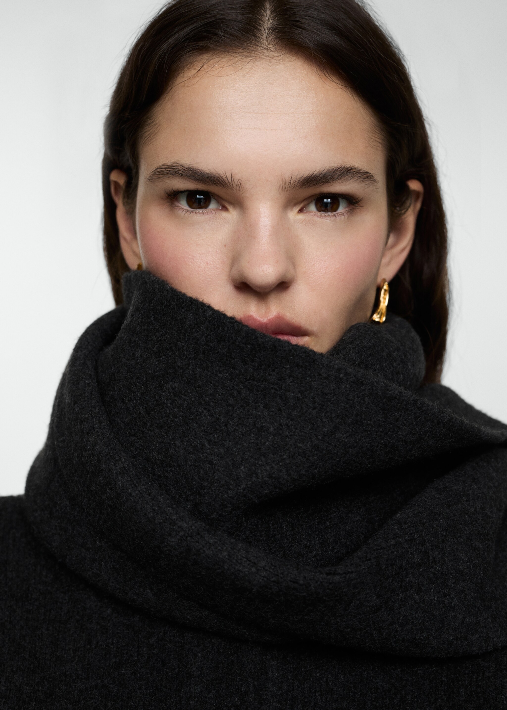 Knitted coat with detachable scarf - Details of the article 1, Charcoal. Ref: 77095660-00.