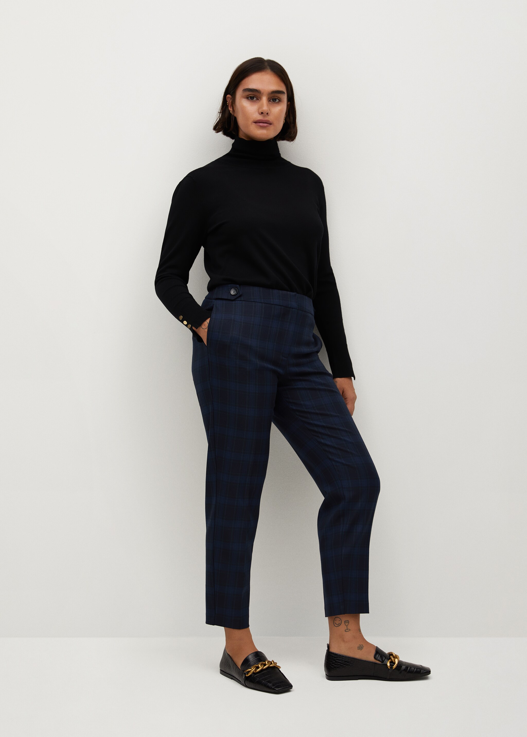 Slim-fit cropped trousers - Details of the article 2