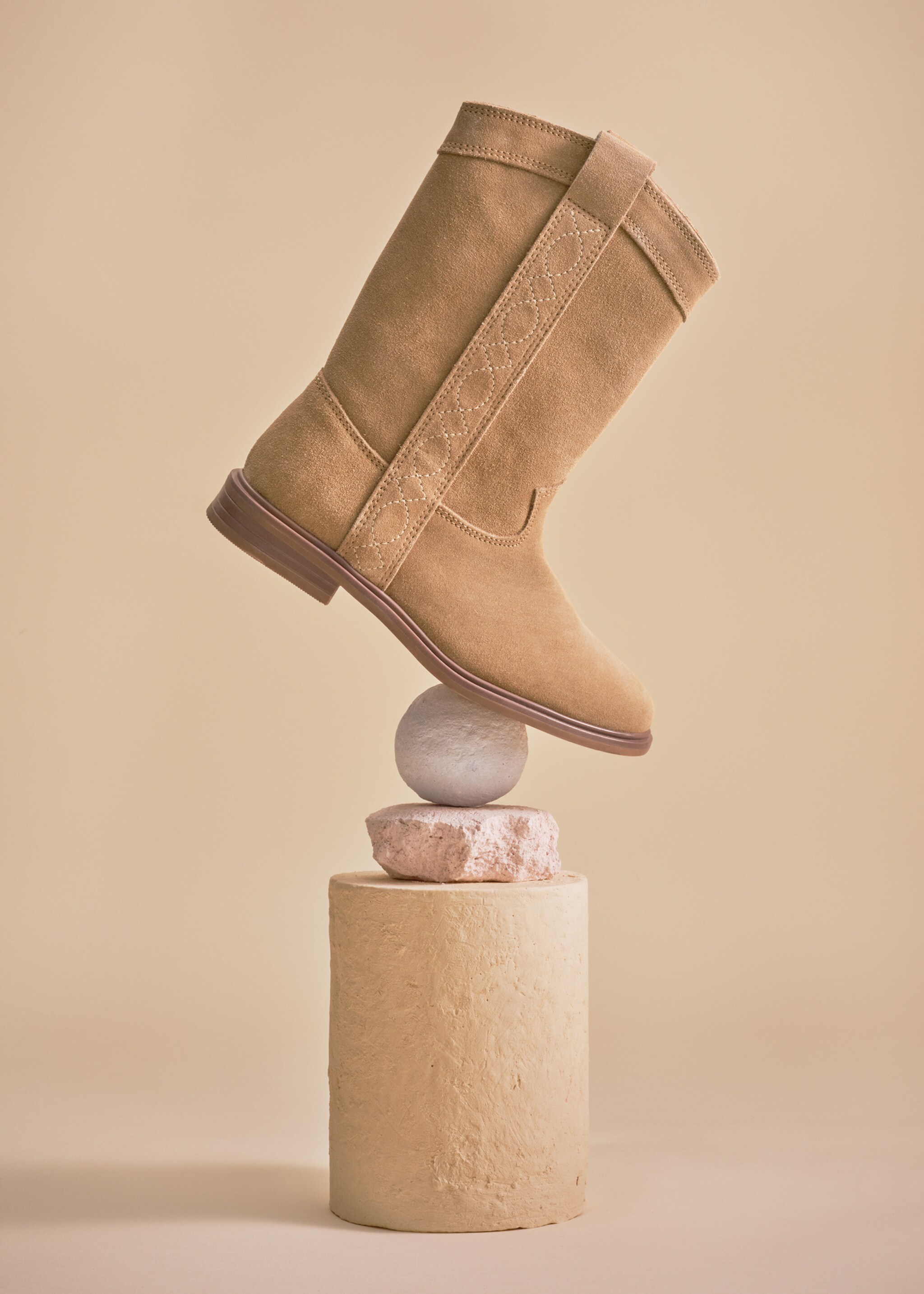 Hohe Lederstiefel - Detail des Artikels 5, Sandfarben. Ref: 77095962-00.