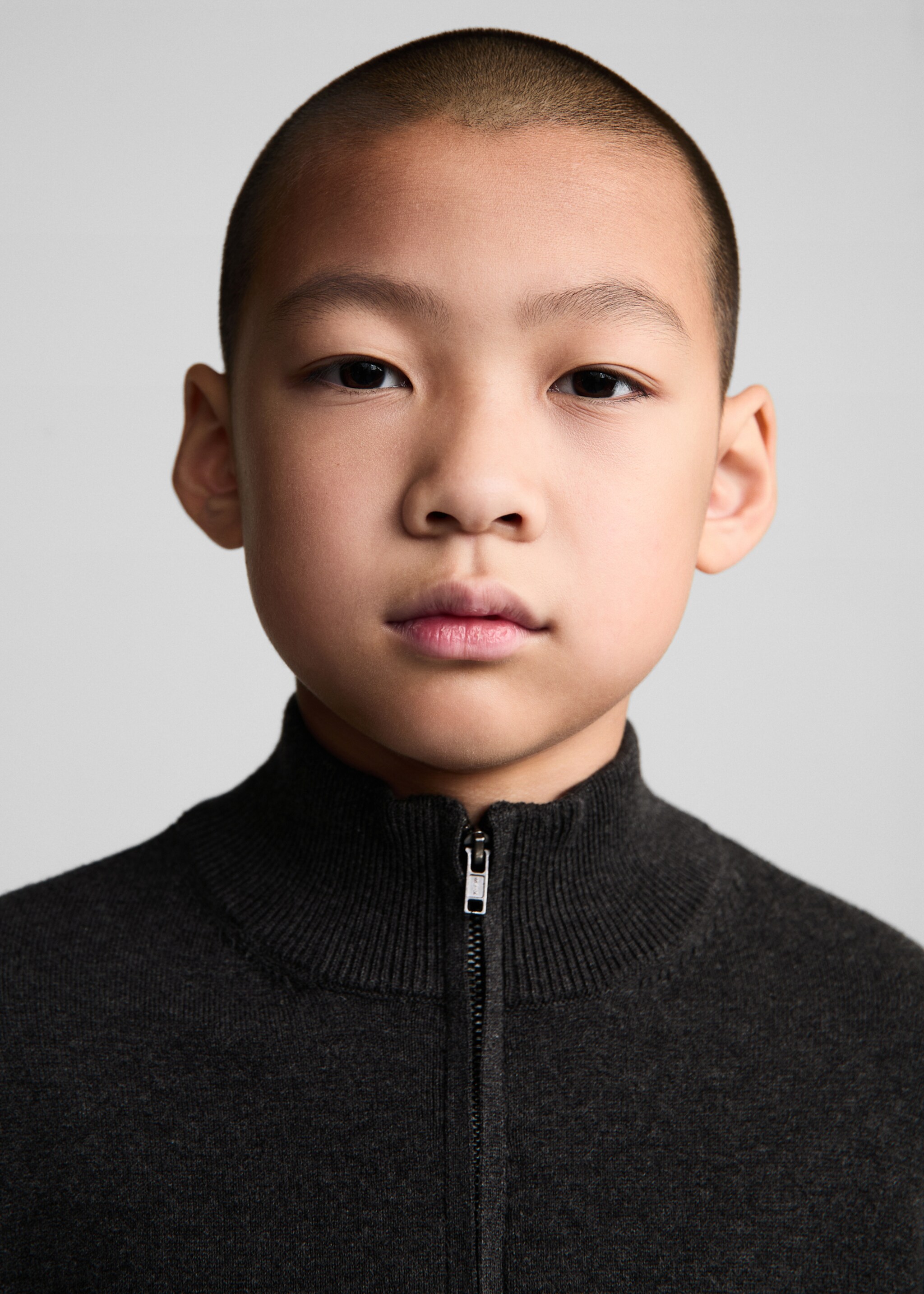Zipped knit cardigan - Details of the article 1, Charcoal. Ref: 77095963-00.