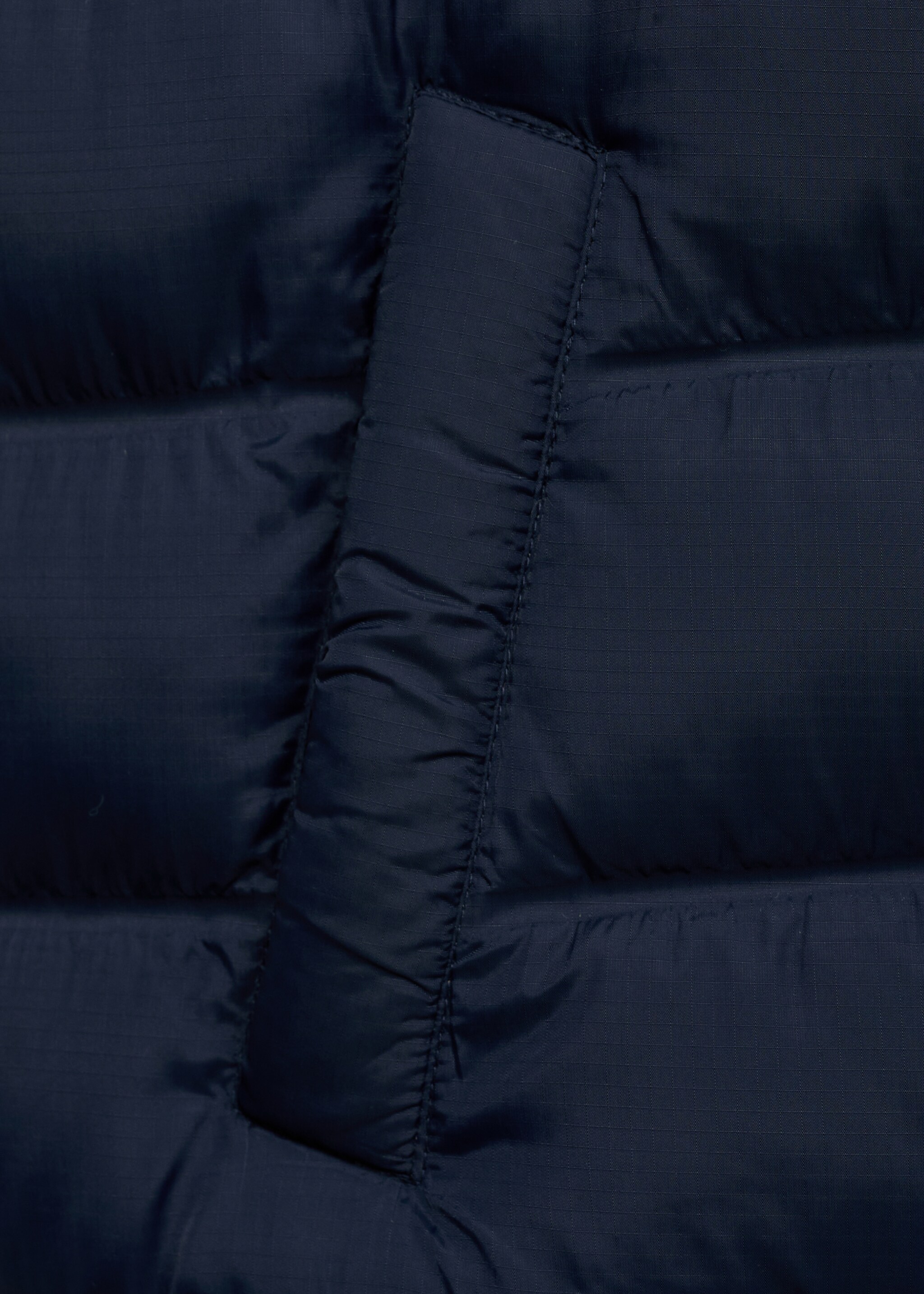 Gilet matelassé à capuche - Détail de l'article 8, Bleu marine foncé. Ref: 77095965-00.