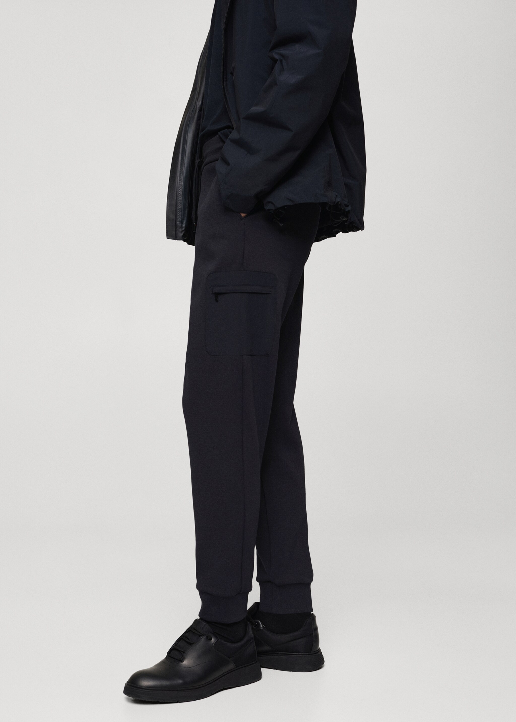 Jogger trousers with anti-odour technology structure - Details of the article 2, Dark Navy. Ref: 77095966-00.