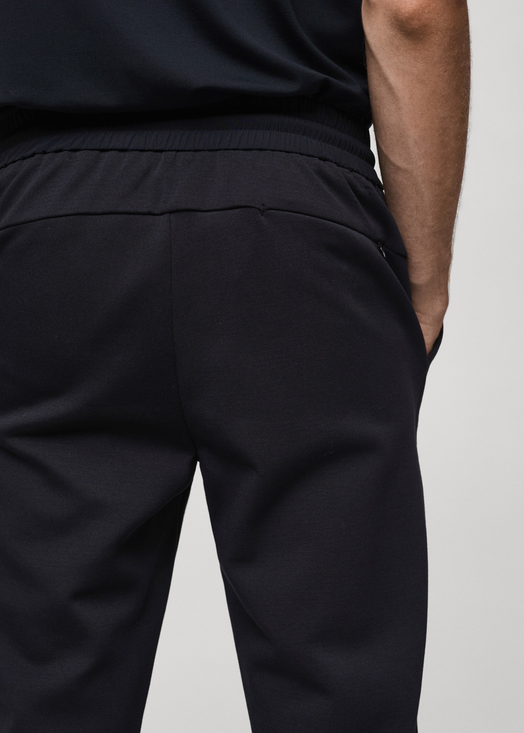 Jogger trousers with anti-odour technology structure - Details of the article 6, Dark Navy. Ref: 77095966-00.