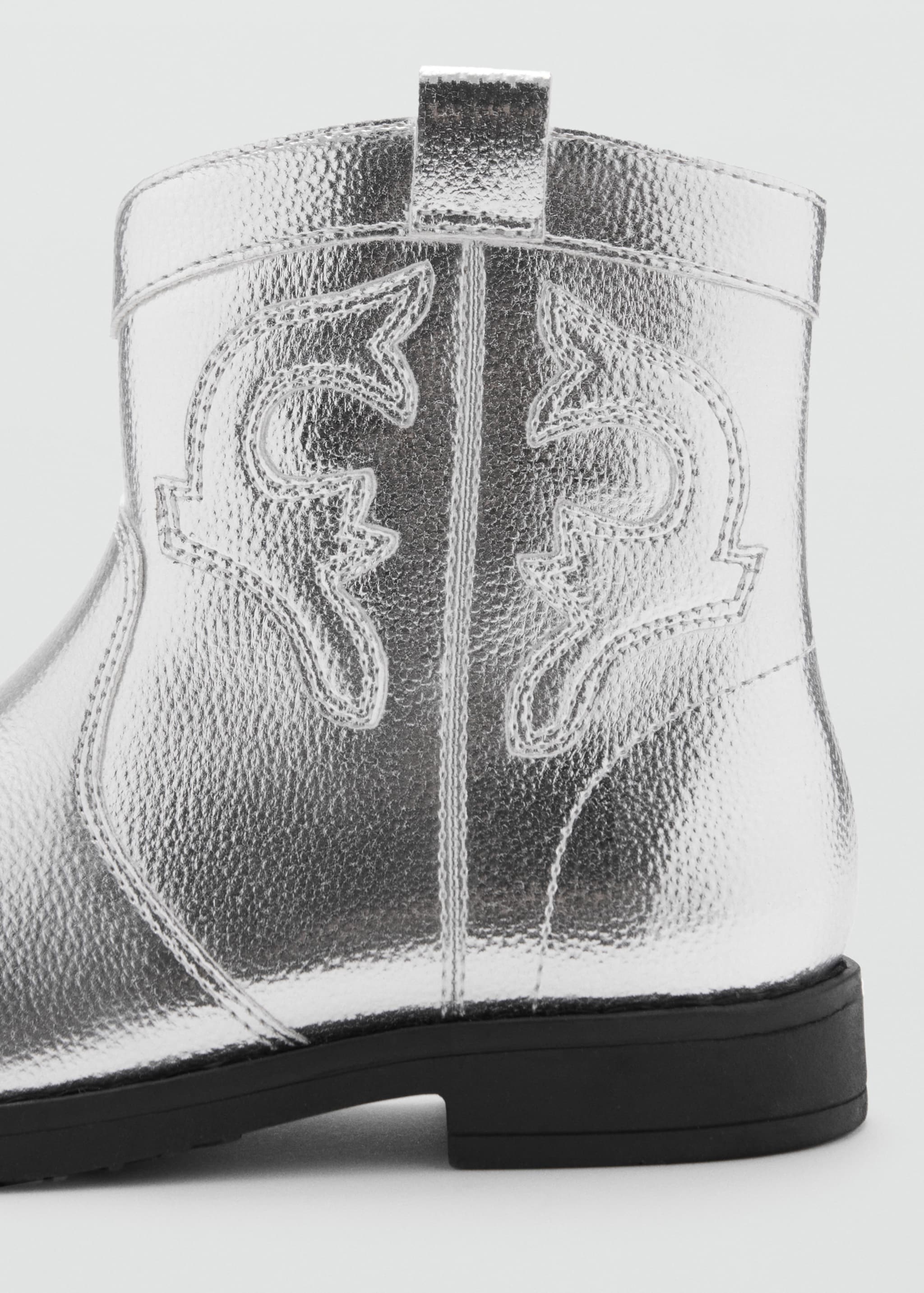 Zipped metallic boots - Details of the article 2, Silver. Ref: 77095967-00.
