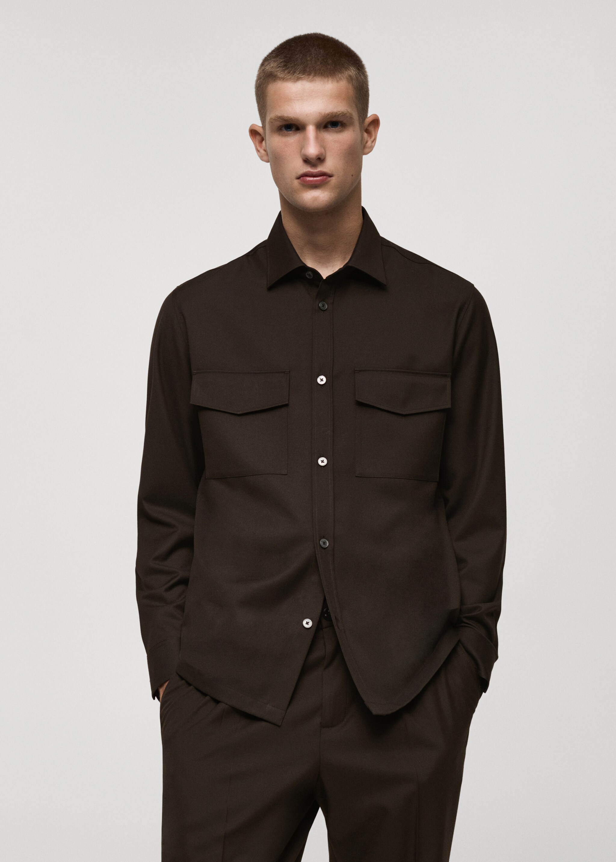 Sobrecamisa regular fit bolsillos - Plano medio, Chocolate. Ref: 77095973-00.