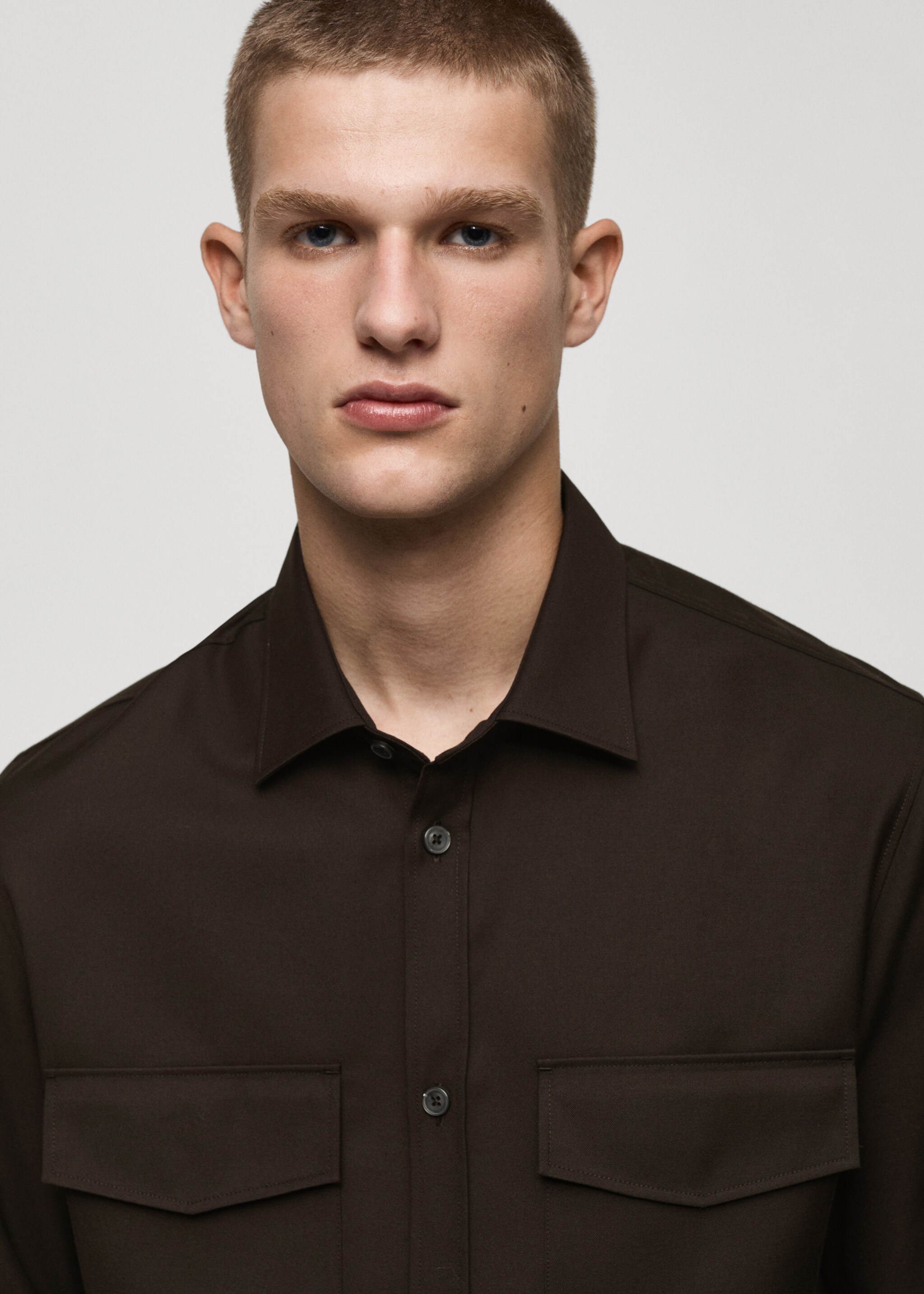 Sobrecamisa regular fit bolsillos - Detalle del artículo 1, Chocolate. Ref: 77095973-00.