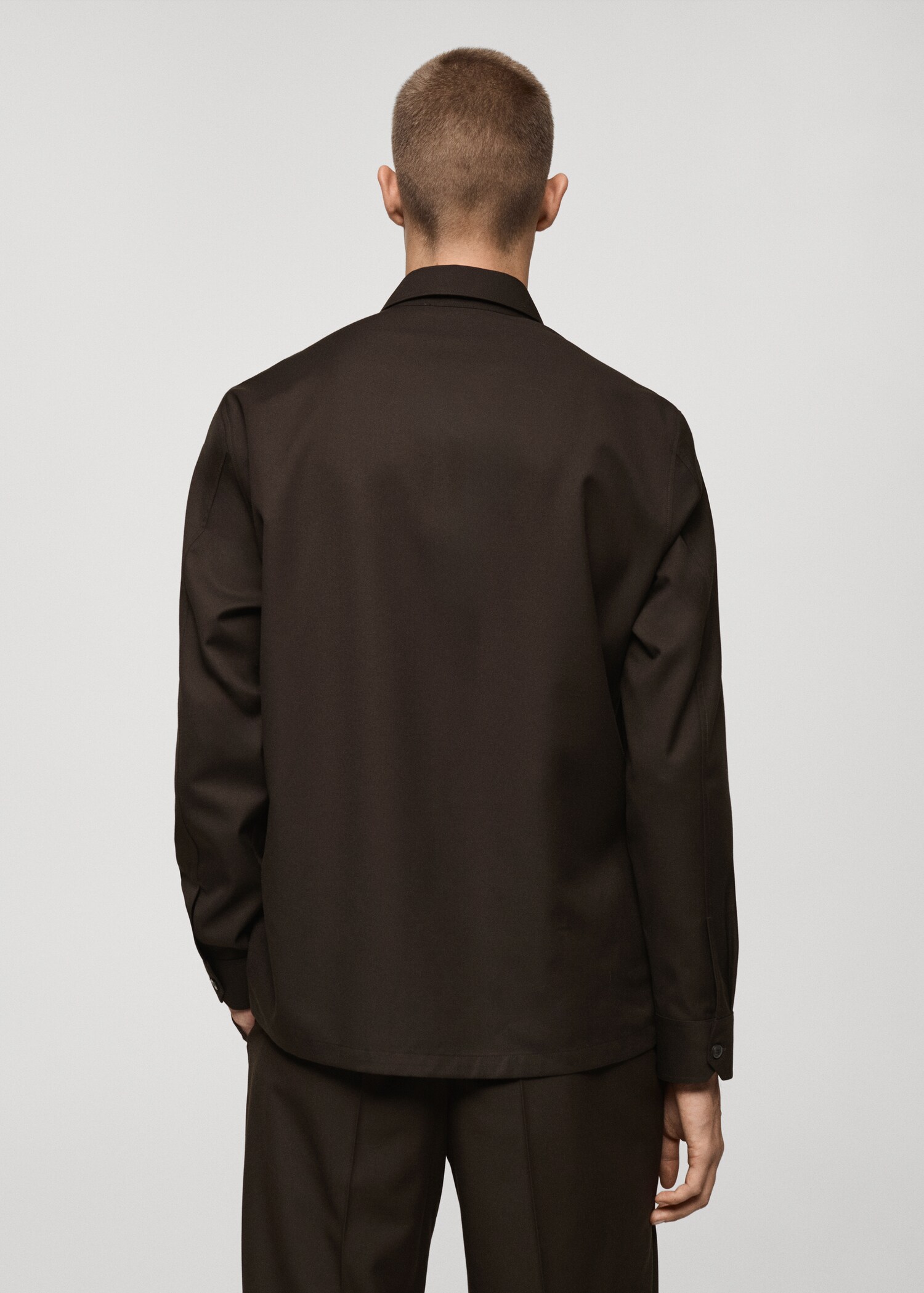 Sobrecamisa regular fit bolsillos - Reverso del artículo