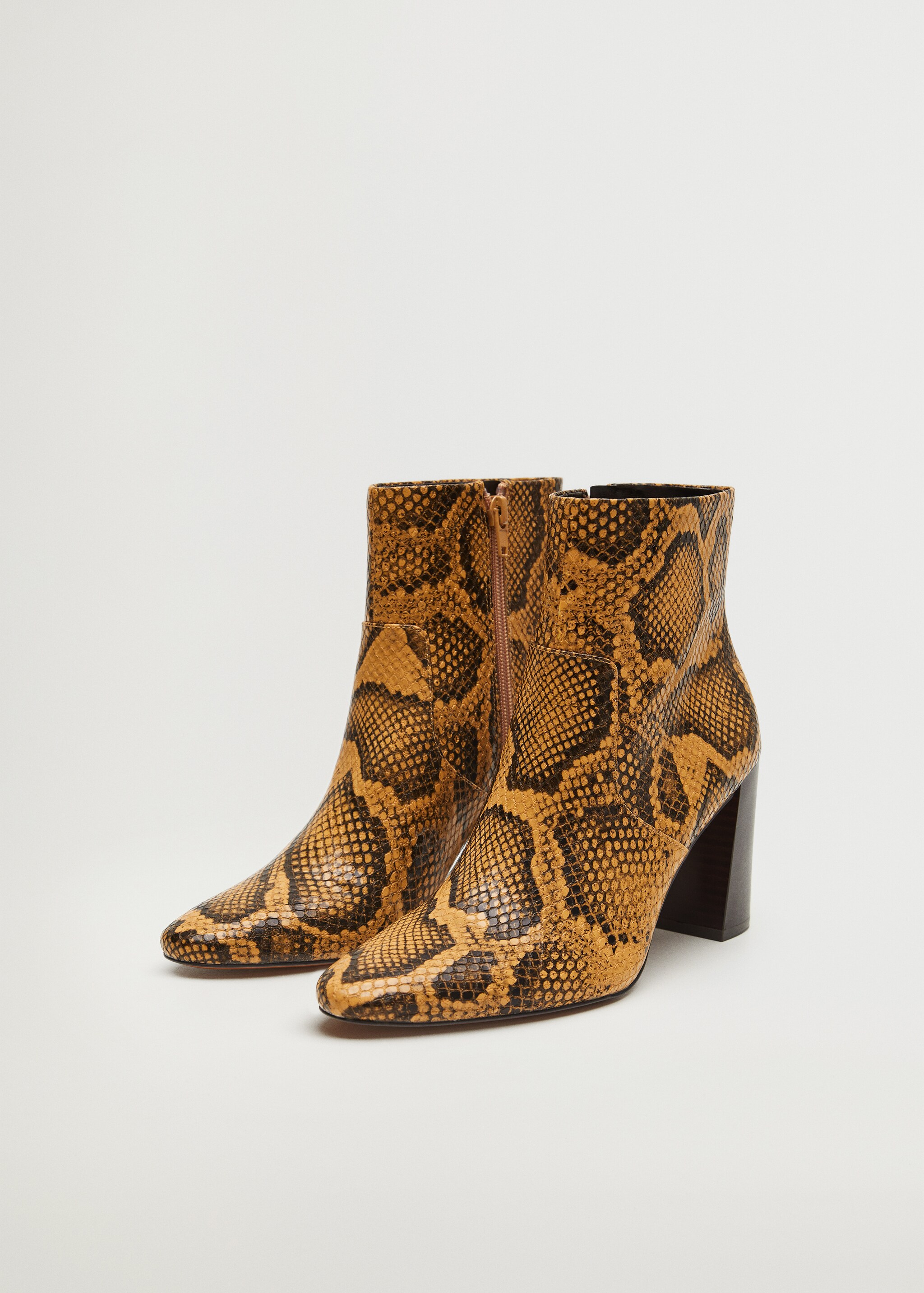 Pointed heel ankle boot - Medium plane