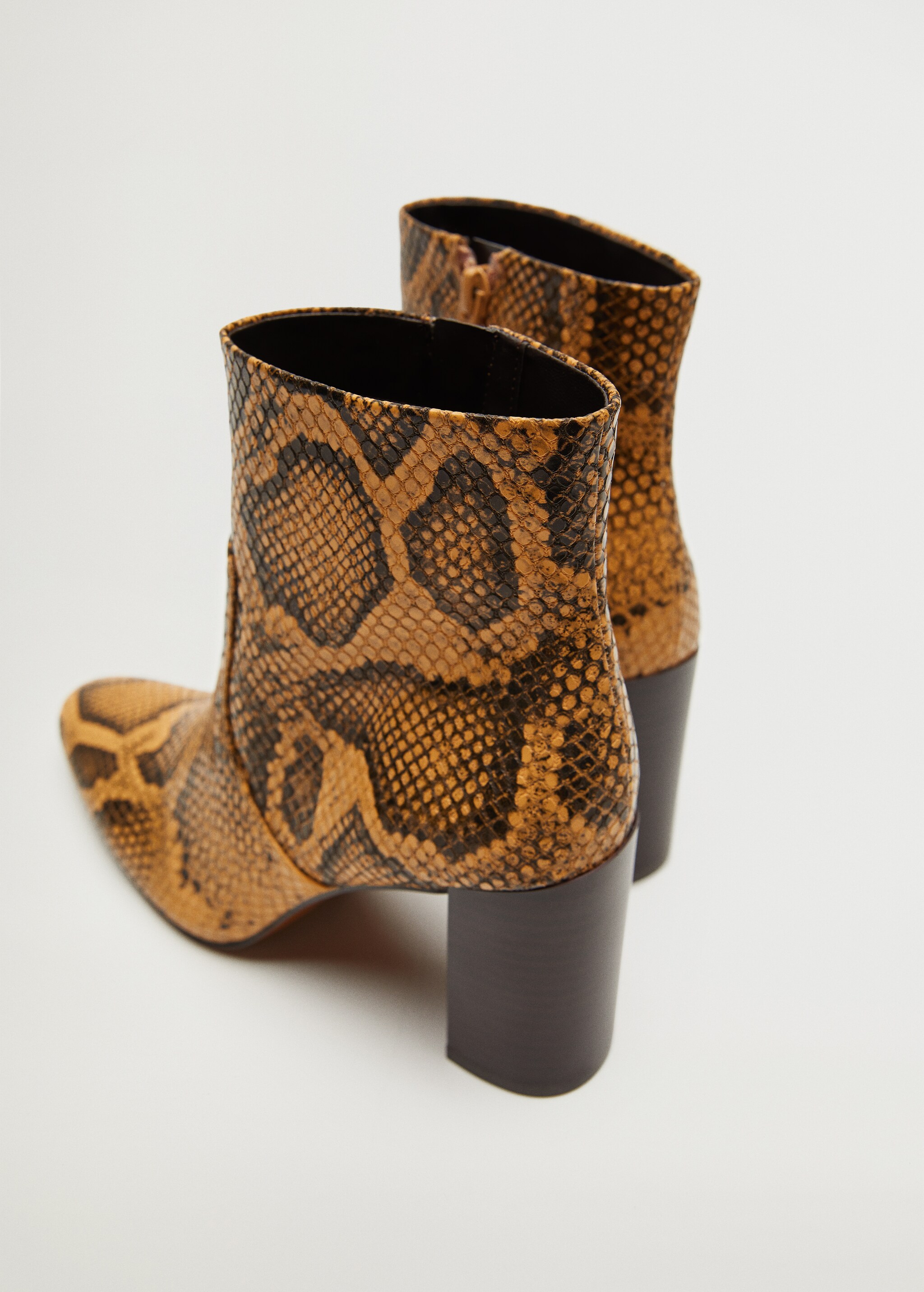 Pointed heel ankle boot - Details of the article 2
