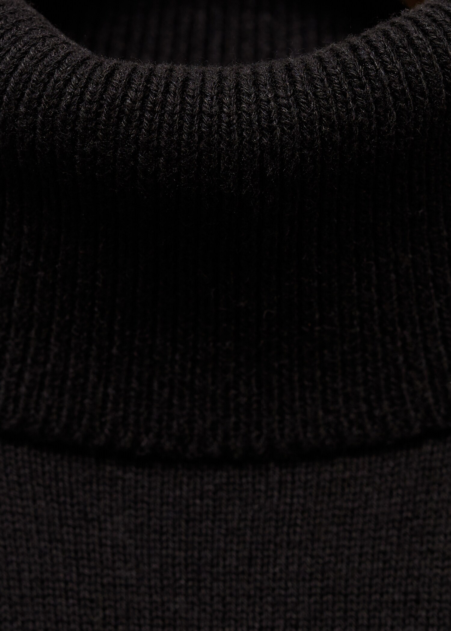 Turtleneck knitted sweater - Details of the article 8