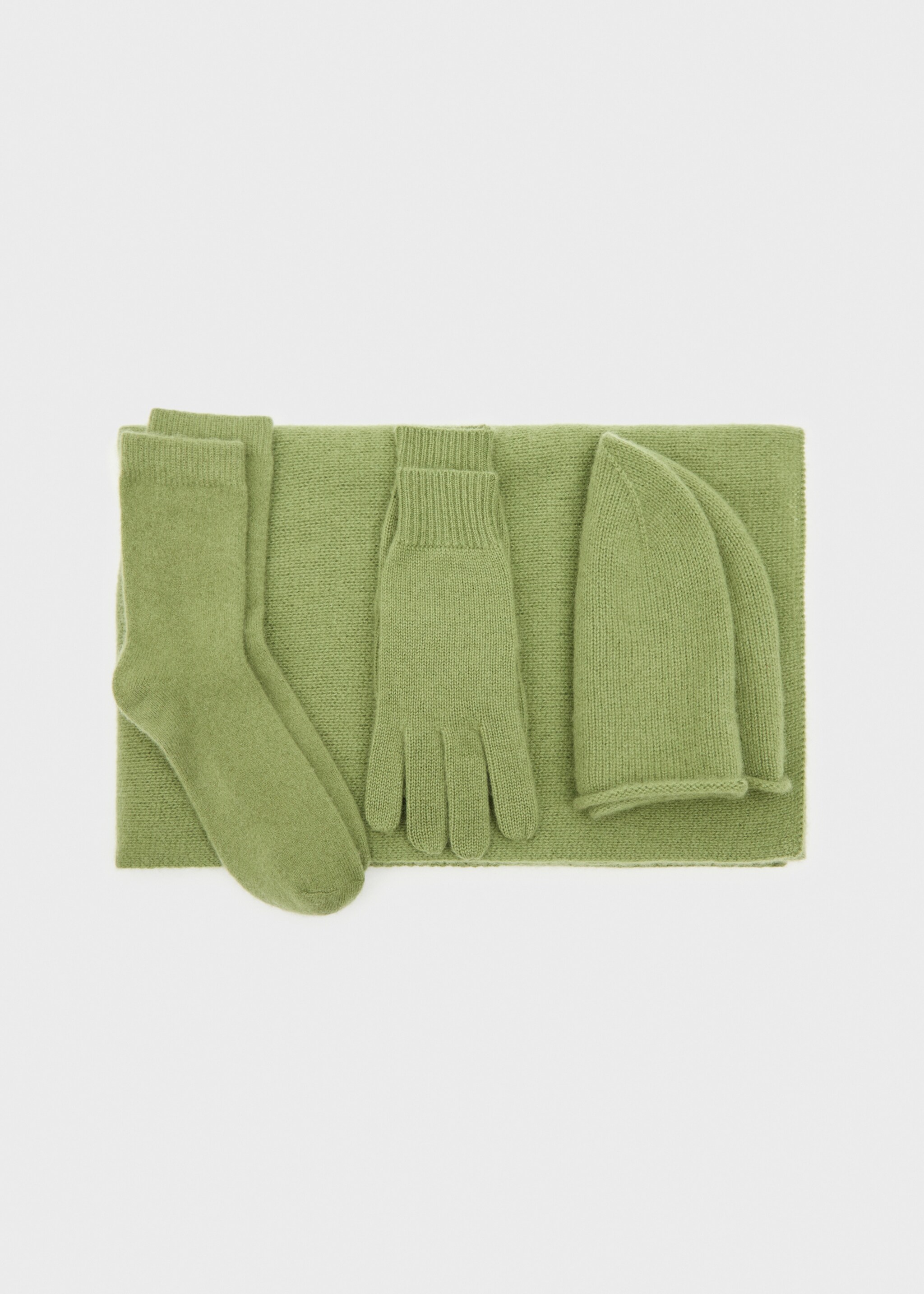 100% cashmere scarf - Details of the article 2, Green. Ref: 77096720-00.