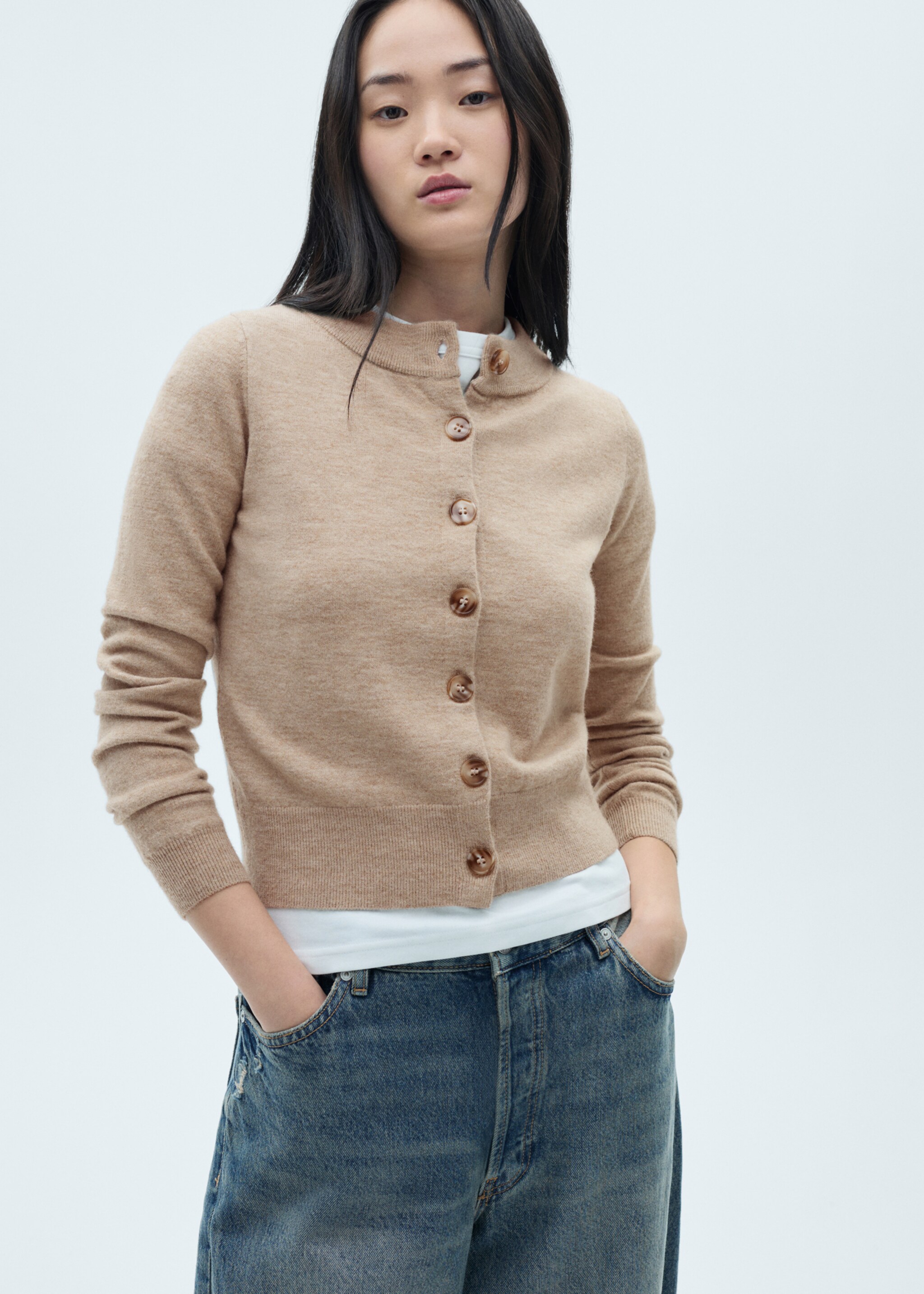 Cardigan de gola redonda com botões - Plano médio, Cinzento-claro. Ref: 77096722-00.
