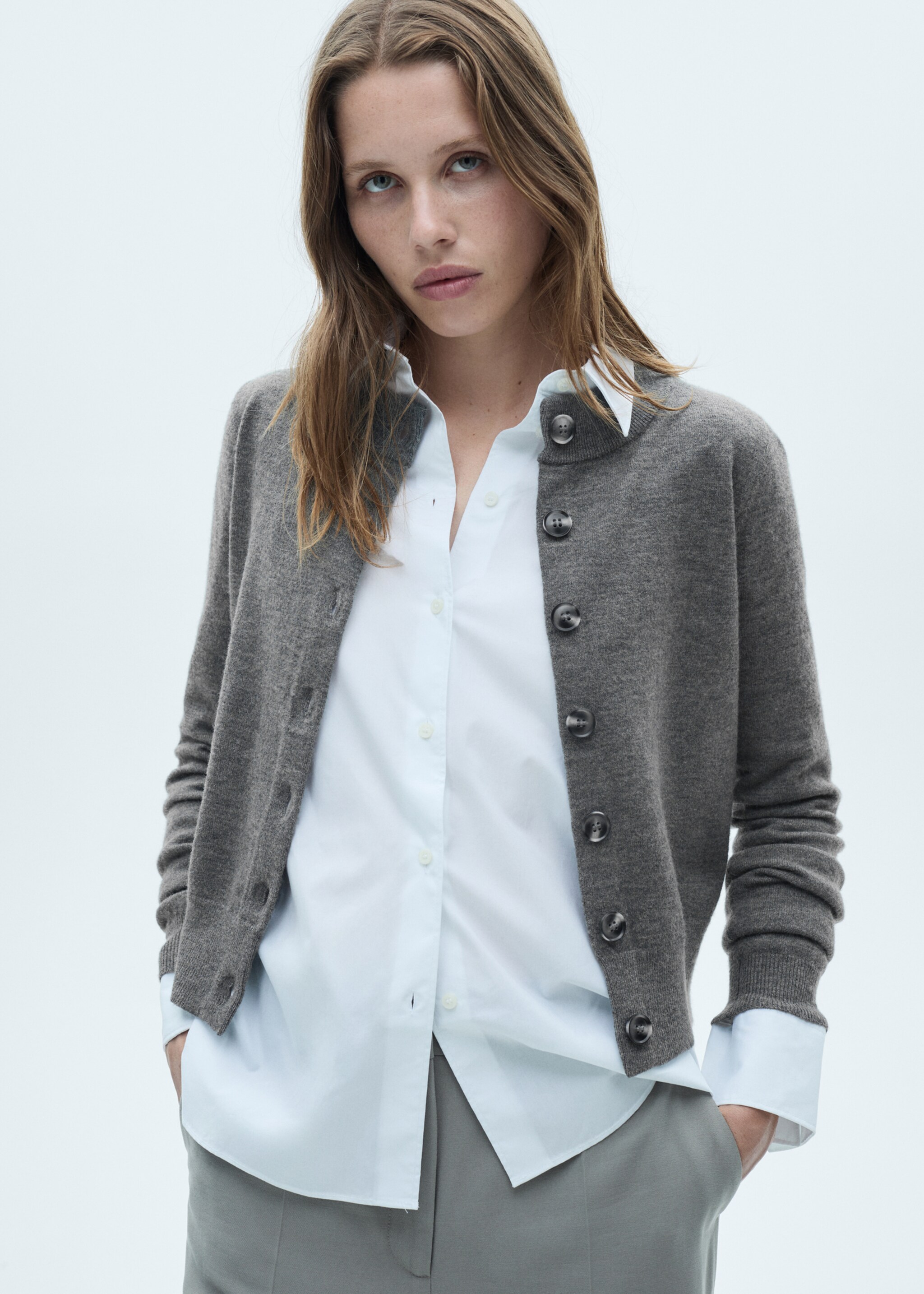 Cardigan de gola redonda com botões - Plano médio, Cinzento-mesclado escuro. Ref: 77096722-00.