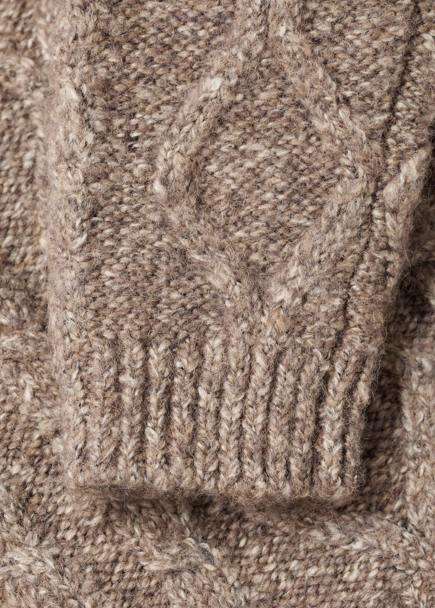 Geknöpfter Strickpullover mit Zopfmuster - Detail des Artikels 0