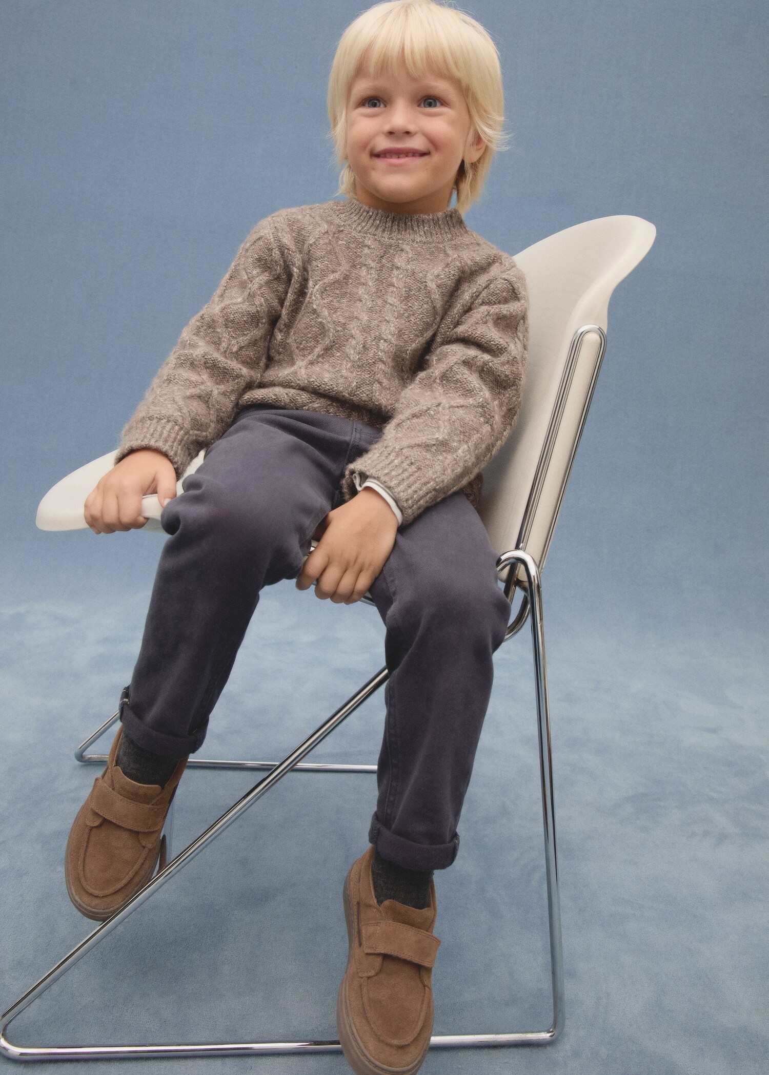 Geknöpfter Strickpullover mit Zopfmuster - Detail des Artikels 7
