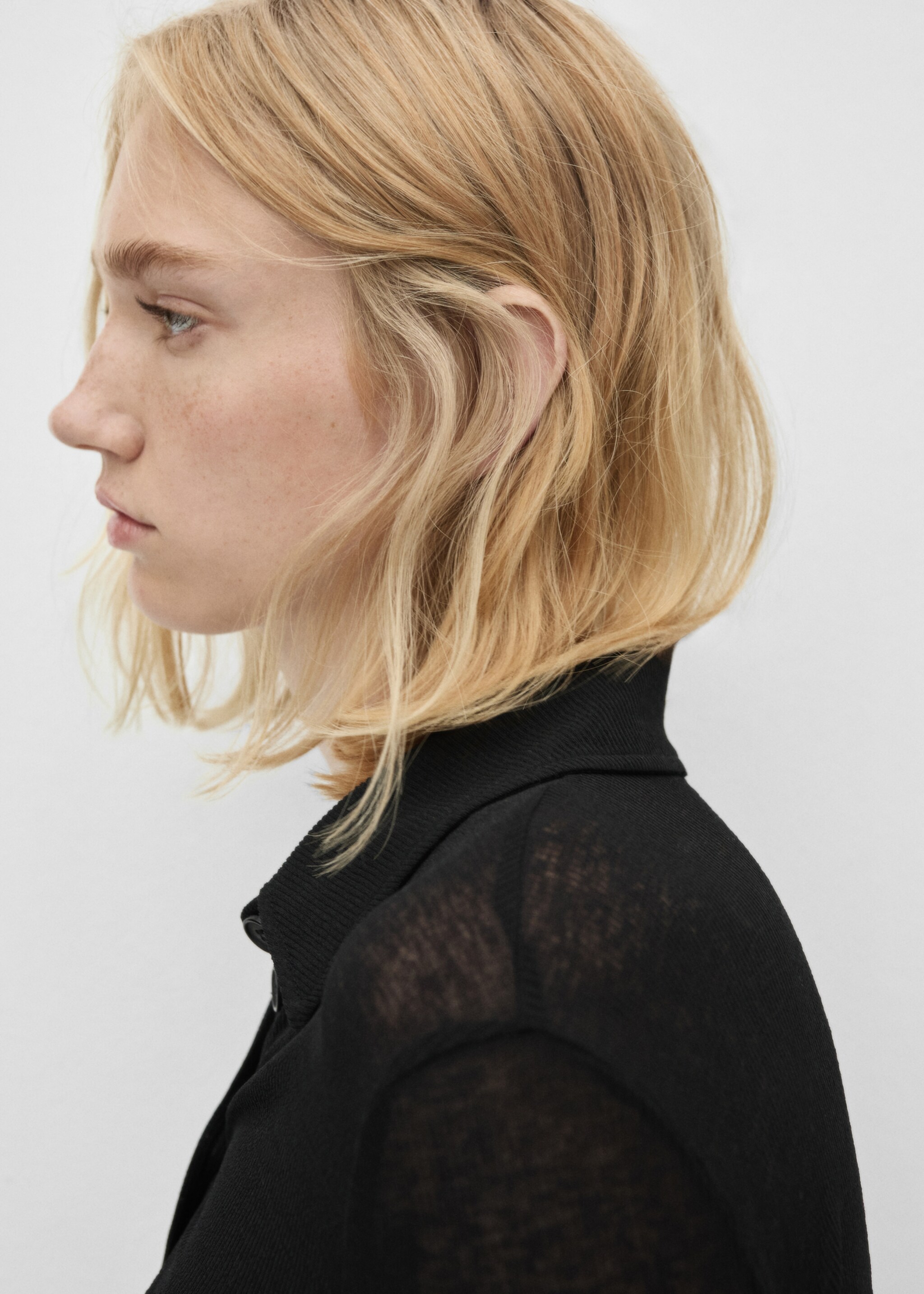 Long-sleeved fitted shirt - Details of the article 1, Black. Ref: 77096751-00.