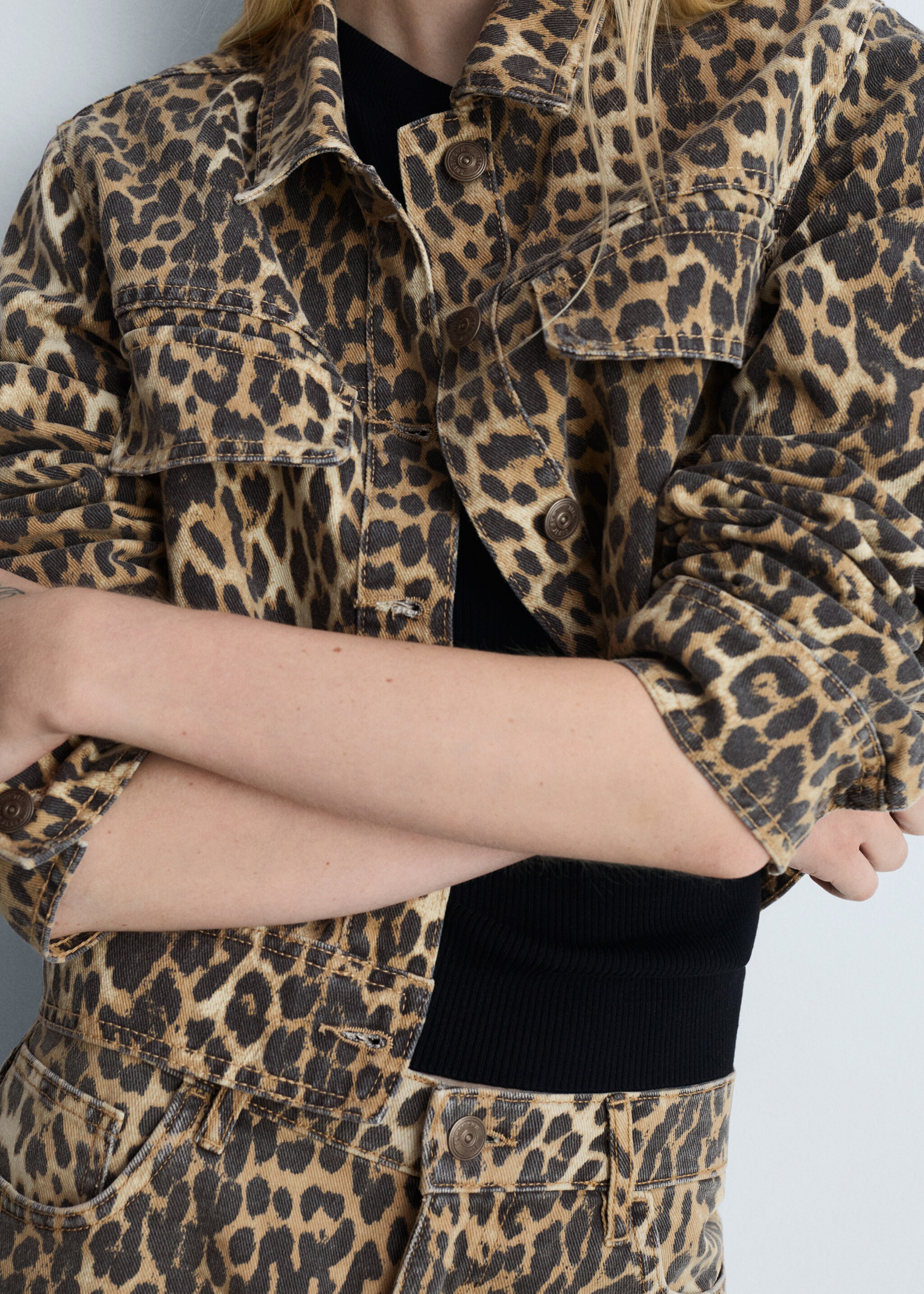 Traper jakna leopard printa - Prikaz srednjeg dijela