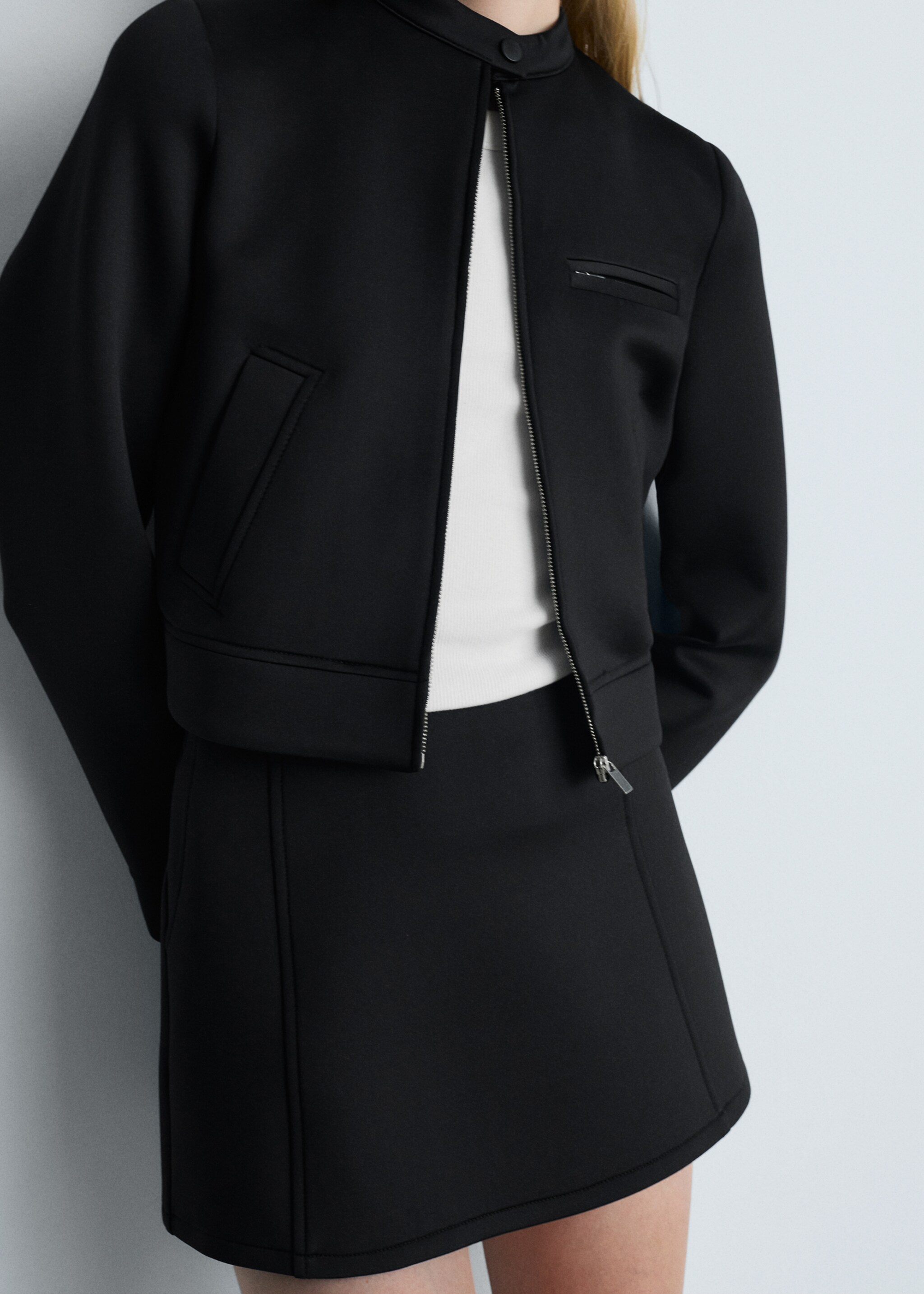 Mid-rise mini-skirt - Medium plane, Black. Ref: 77096755-00.