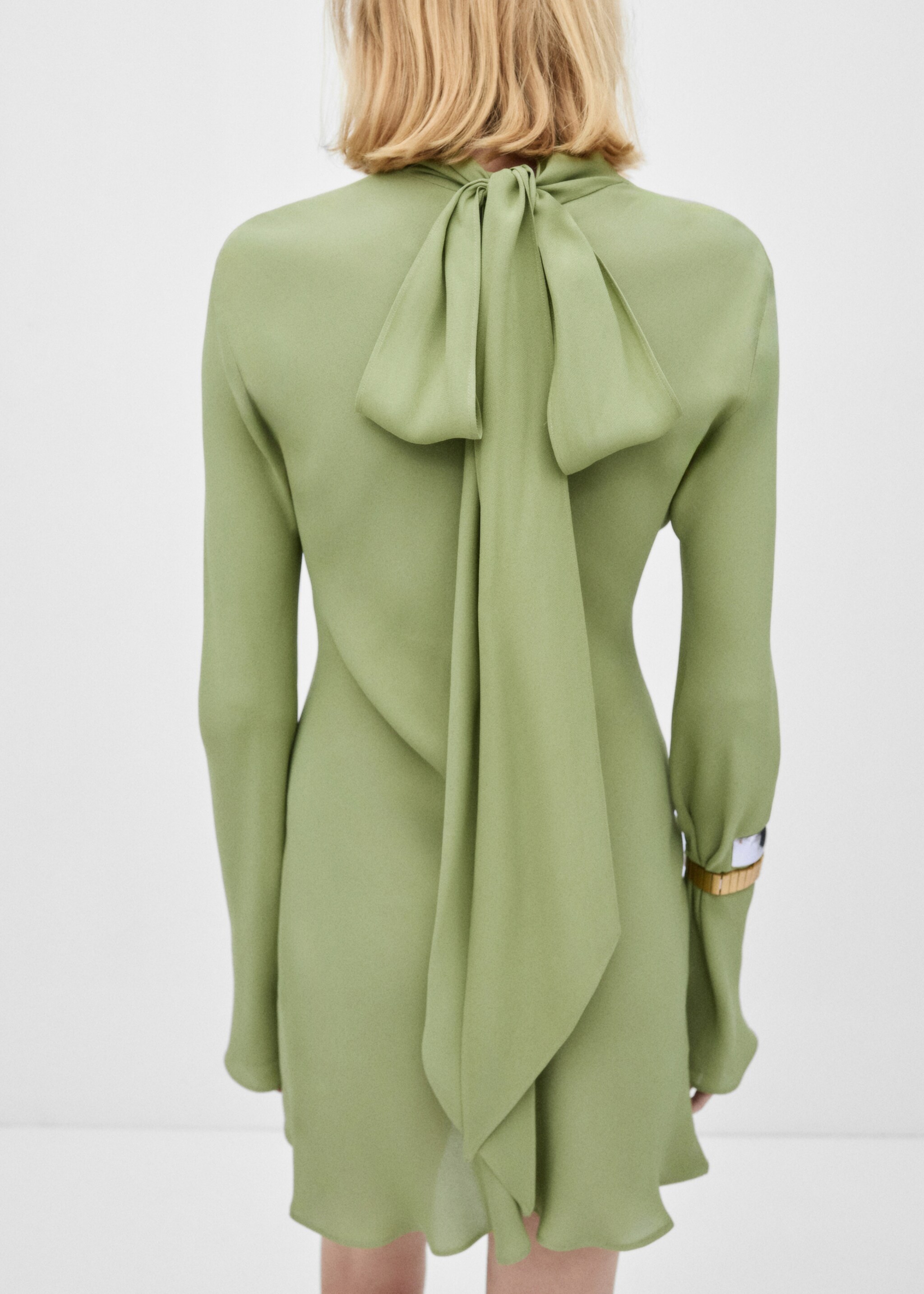 Chiffonkleid mit Schleifendetail - Rückseite des Artikels, Khaki. Ref: 77096763-00.