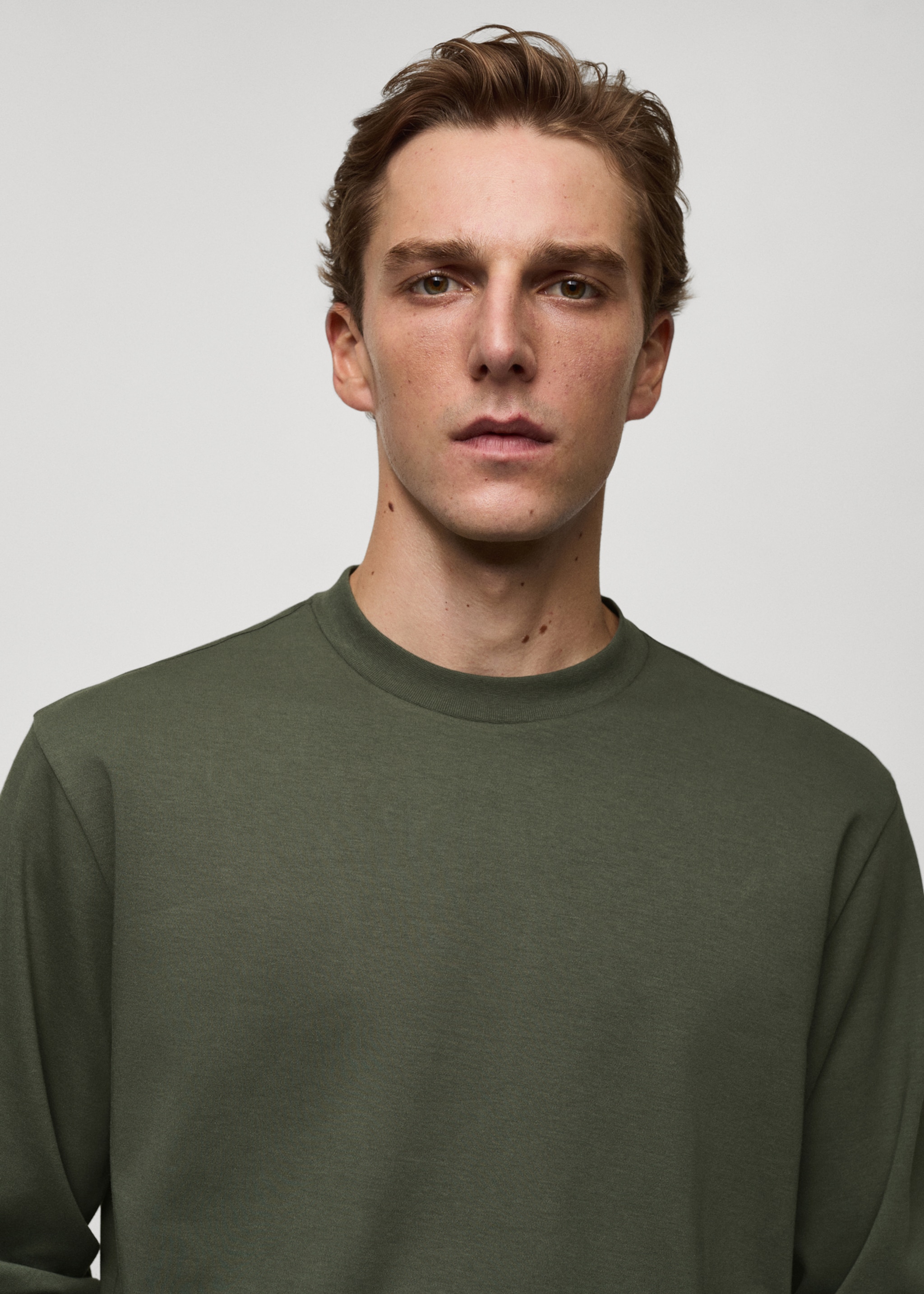 100% cotton long-sleeved t-shirt - Details of the article 1, Forest Green. Ref: 77097111-00.