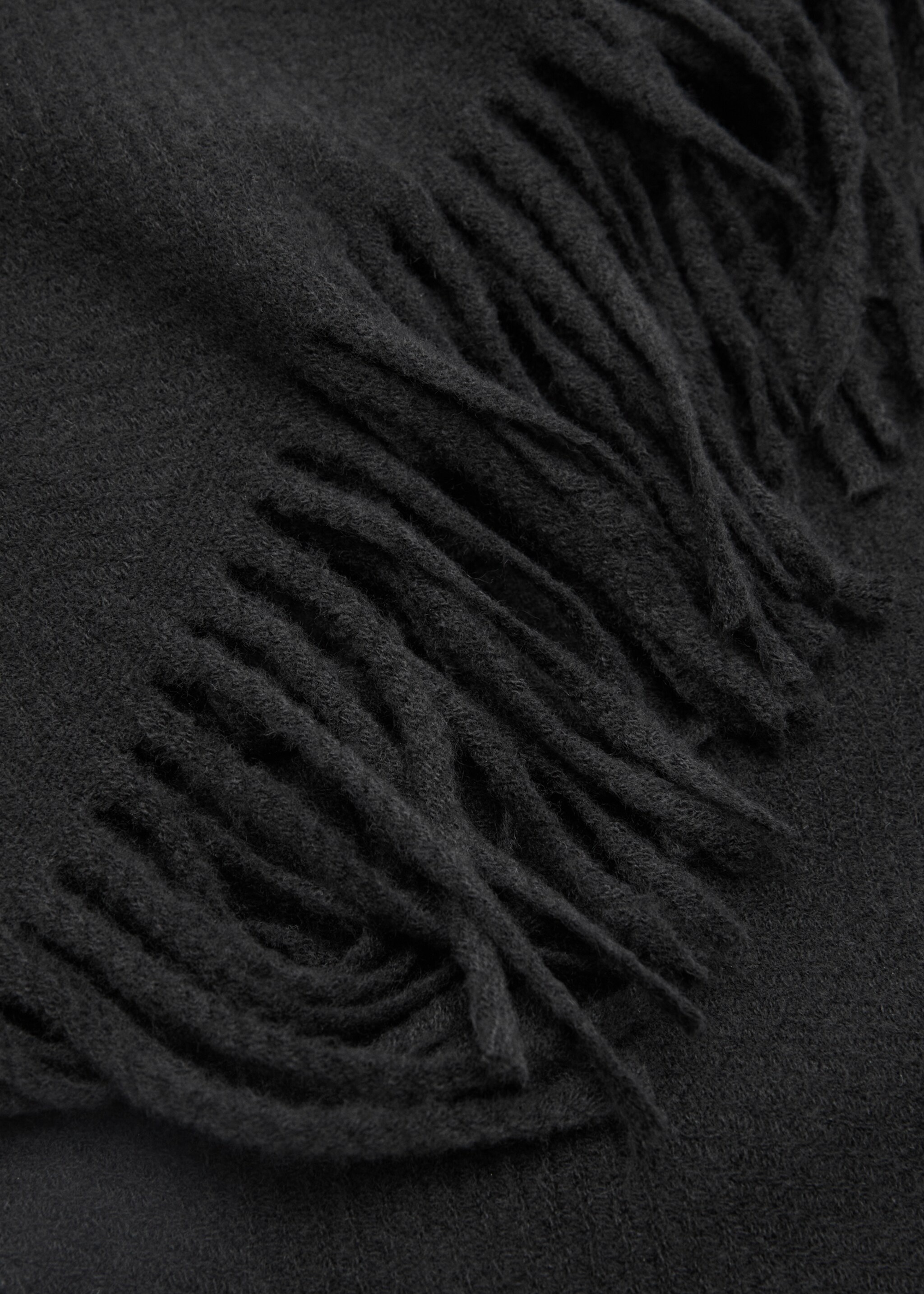 Plain fringed scarf - Medium plane, Black. Ref: 77097112-00.