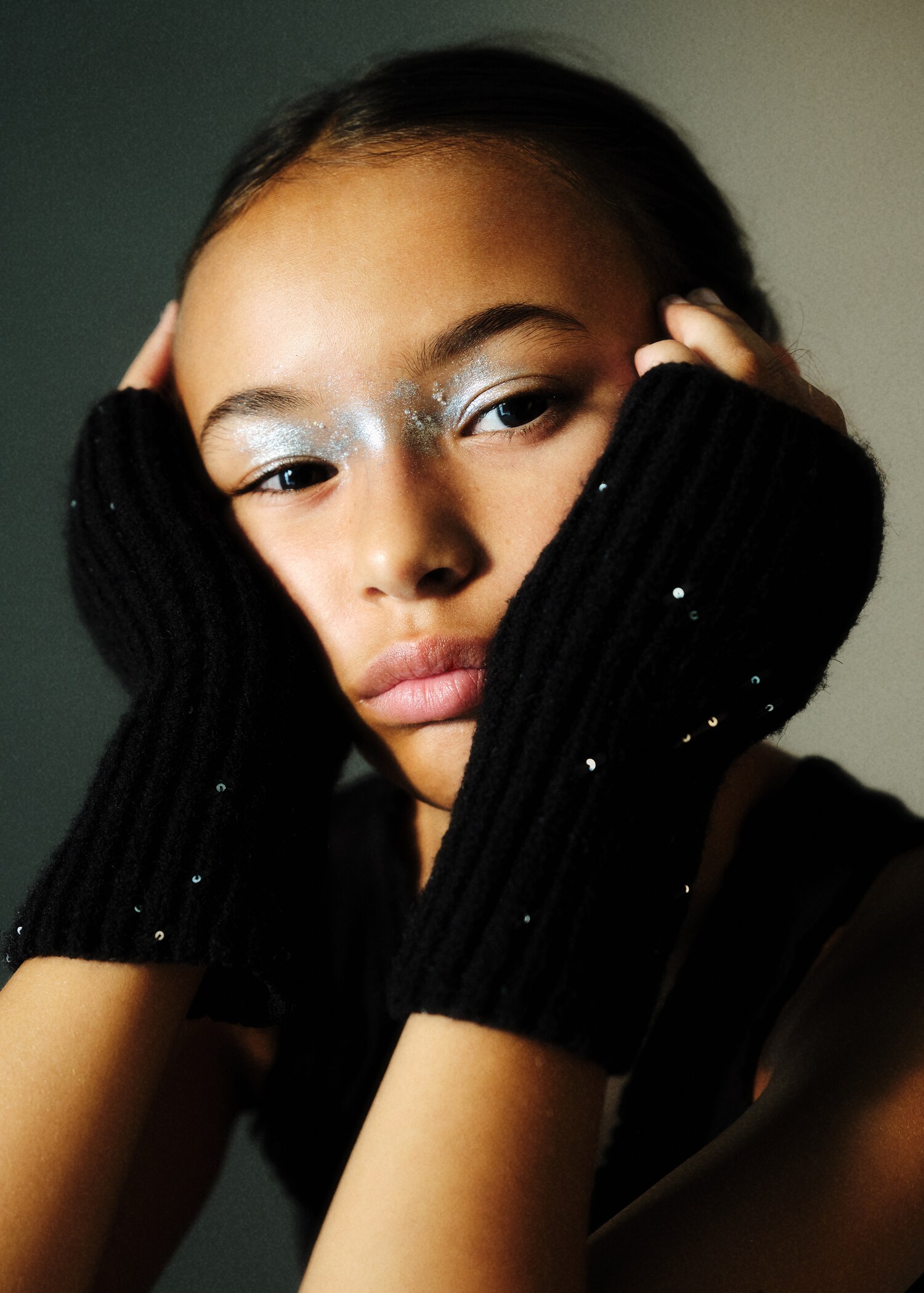Sequin knitted gloves - Details of the article 5