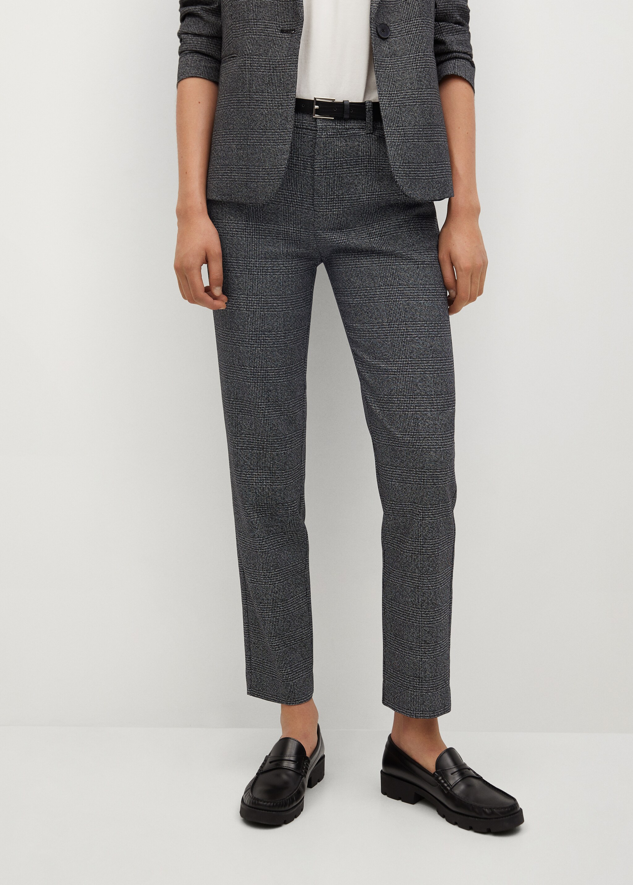 Pantalón recto traje - Plano medio