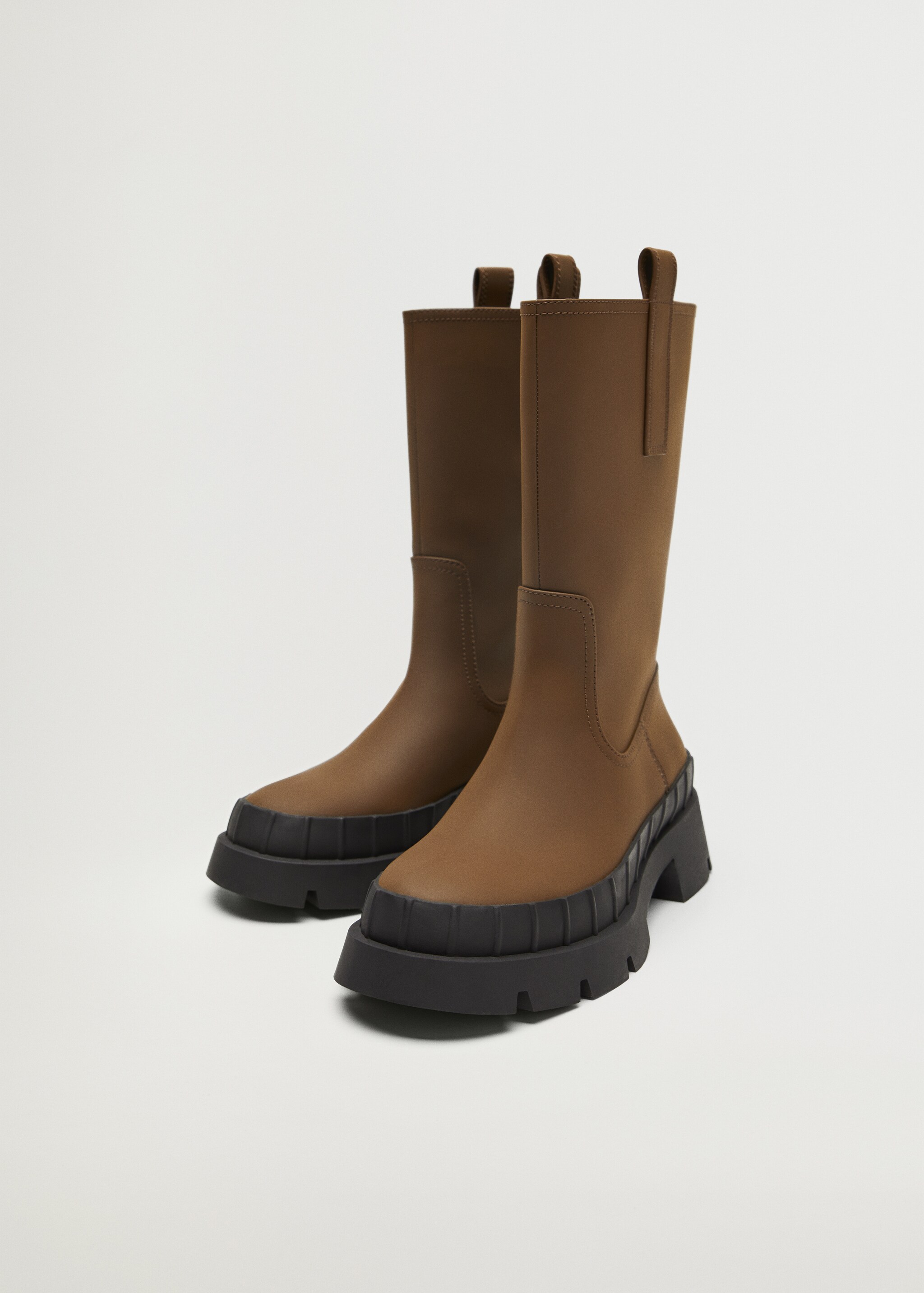Bota suela track - Plano medio