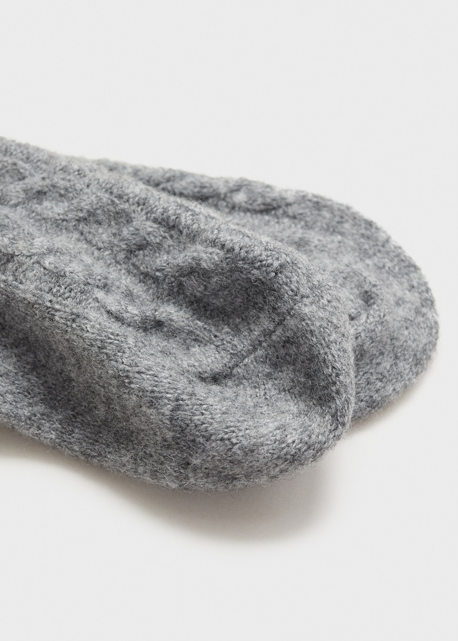 Chunky-knitted braided socks - Reverse of the article