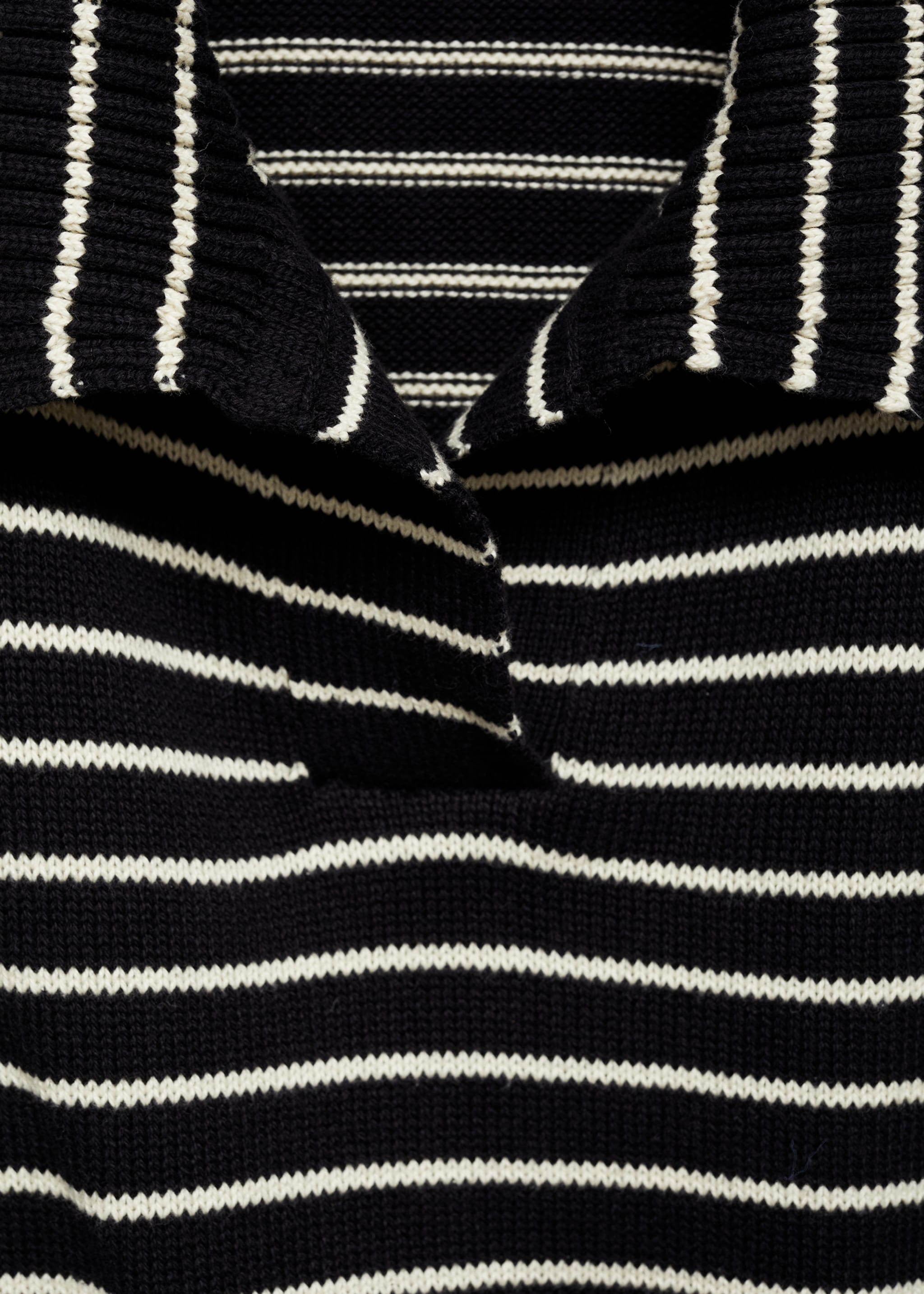 Striped knitted gilet - Details of the article 8, Khaki. Ref: 77097643-00.