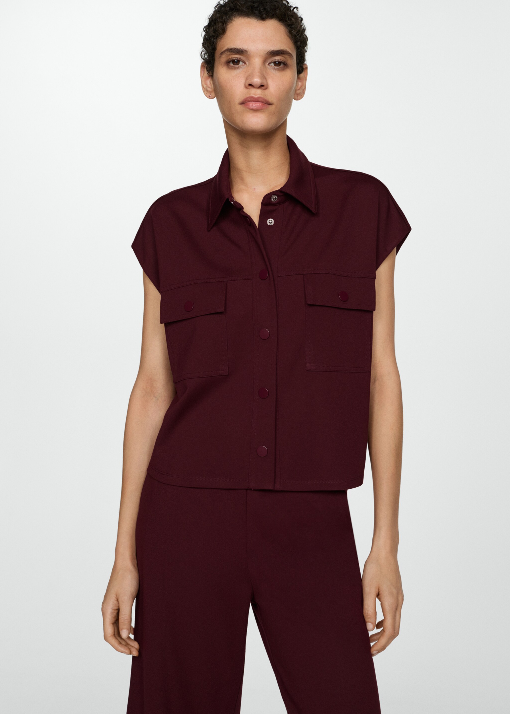 Waistcoat with buttons and pockets - Medium plane, Burgundy. Ref: 77097651-00.