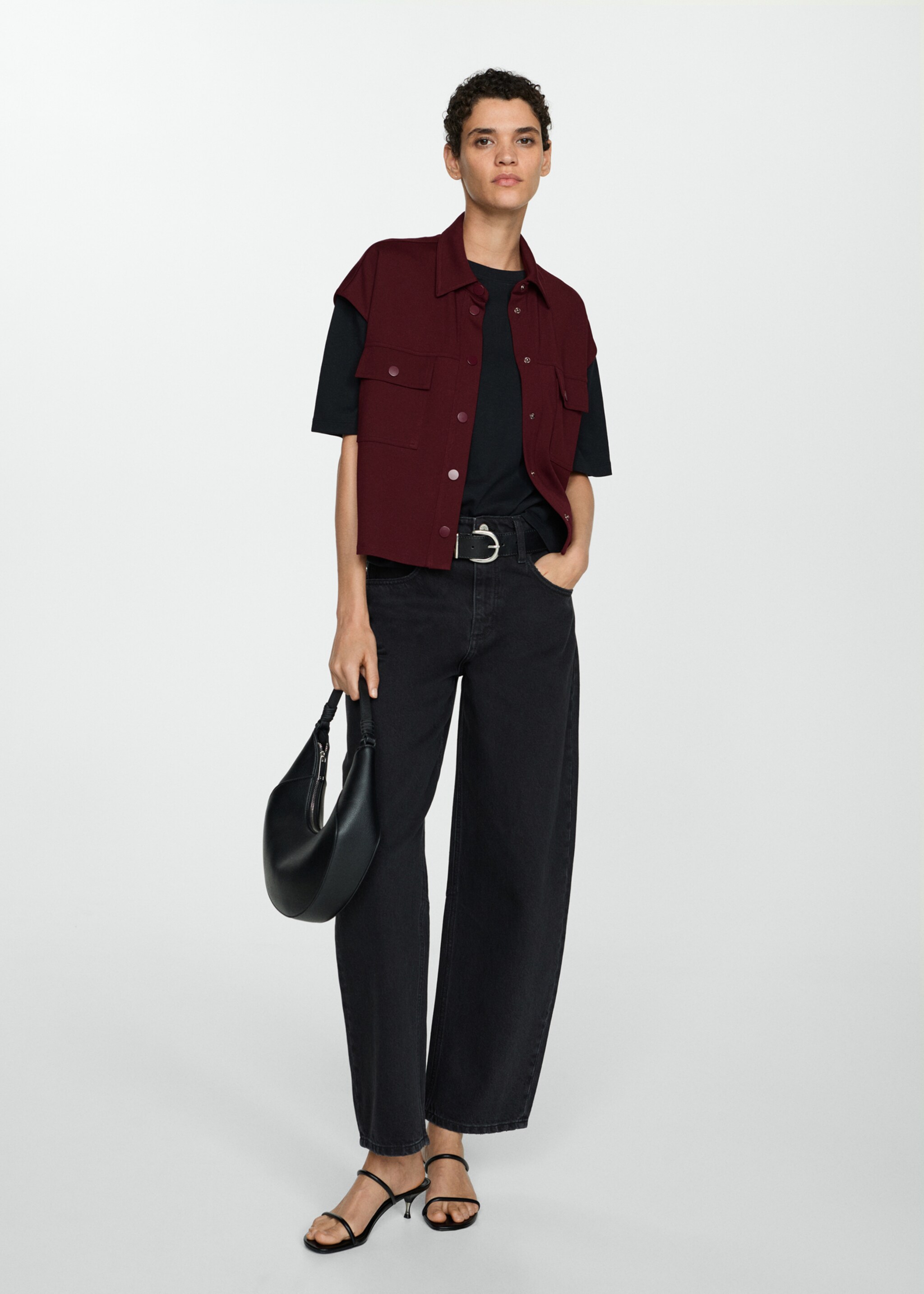 Waistcoat with buttons and pockets - Details of the article 2, Burgundy. Ref: 77097651-00.