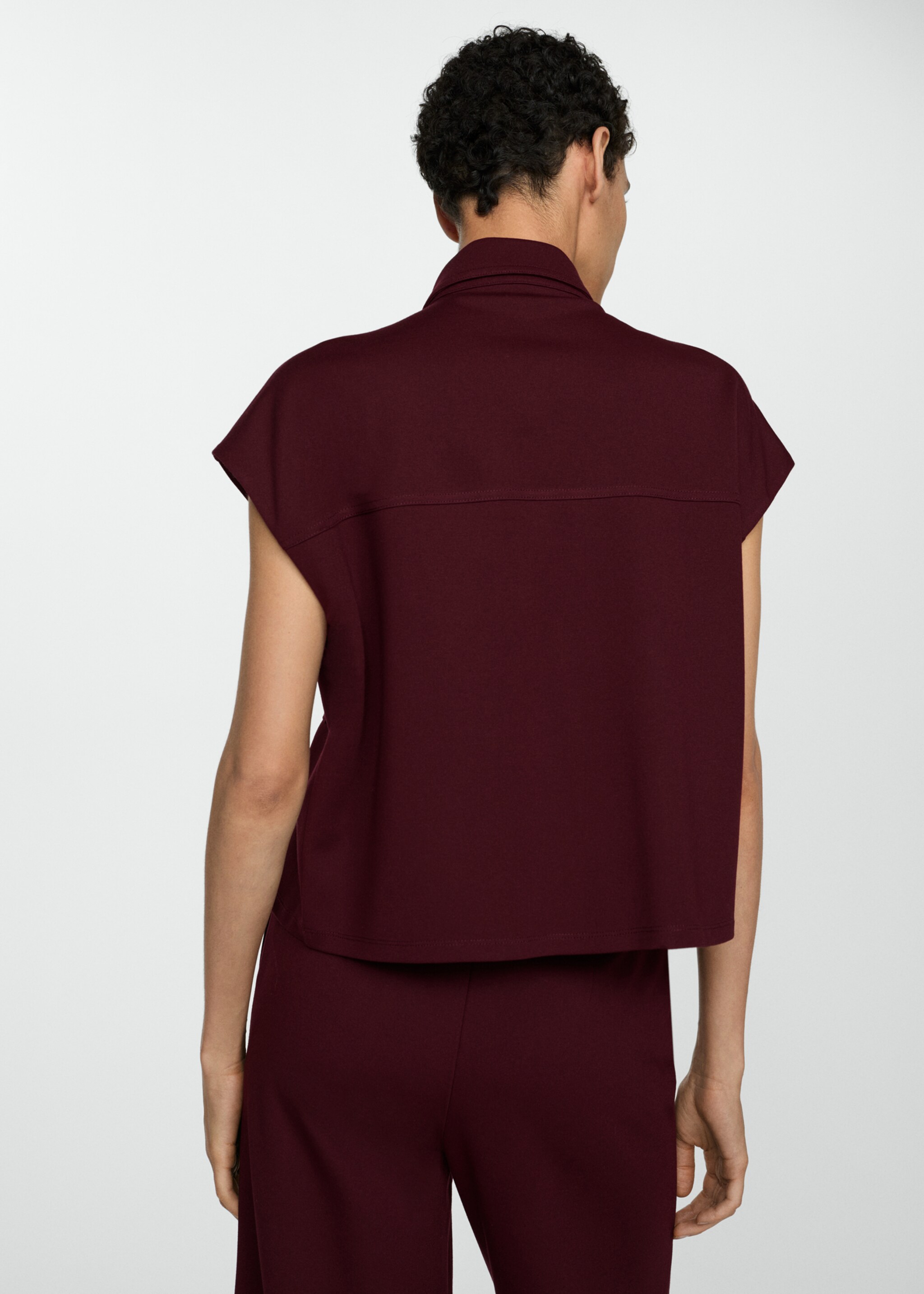 Waistcoat with buttons and pockets - Reverse of the article, Burgundy. Ref: 77097651-00.