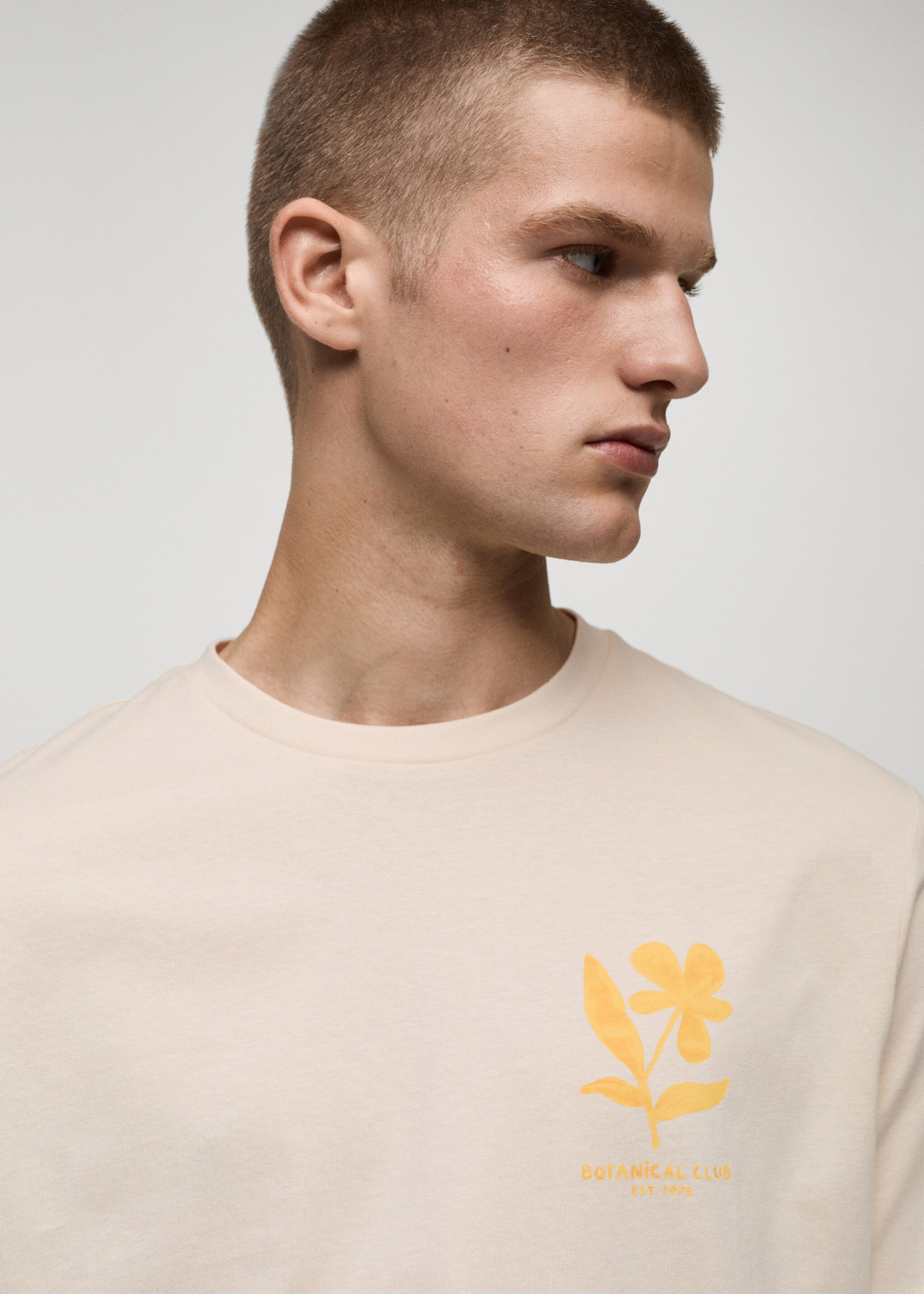 T-Shirt aus 100 % Baumwolle mit Muster auf der Brustpartie - Detail des Artikels 1