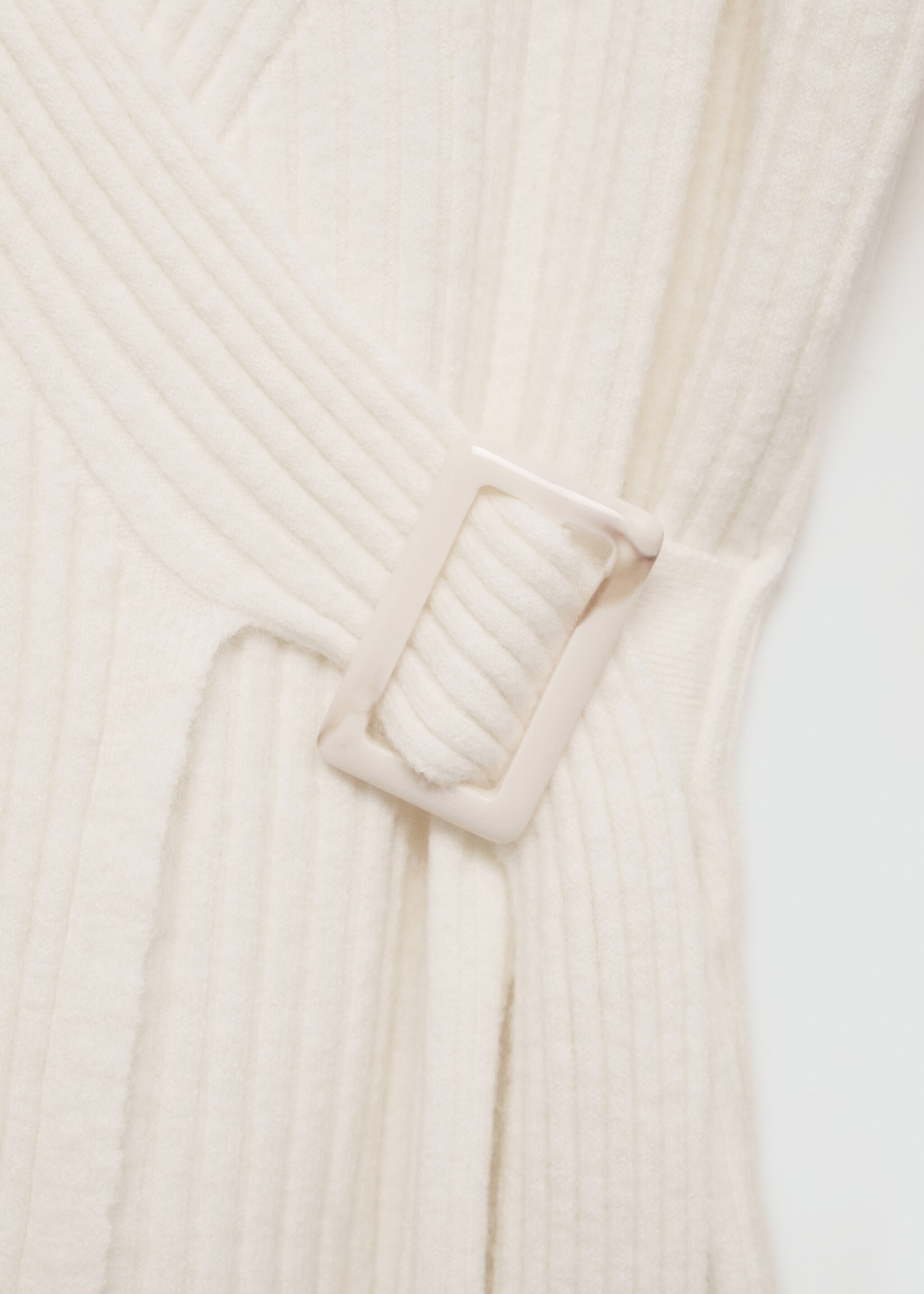 Ribbed cardigan with buckle - Details of the article 8, Ecru. Ref: 77097658-00.