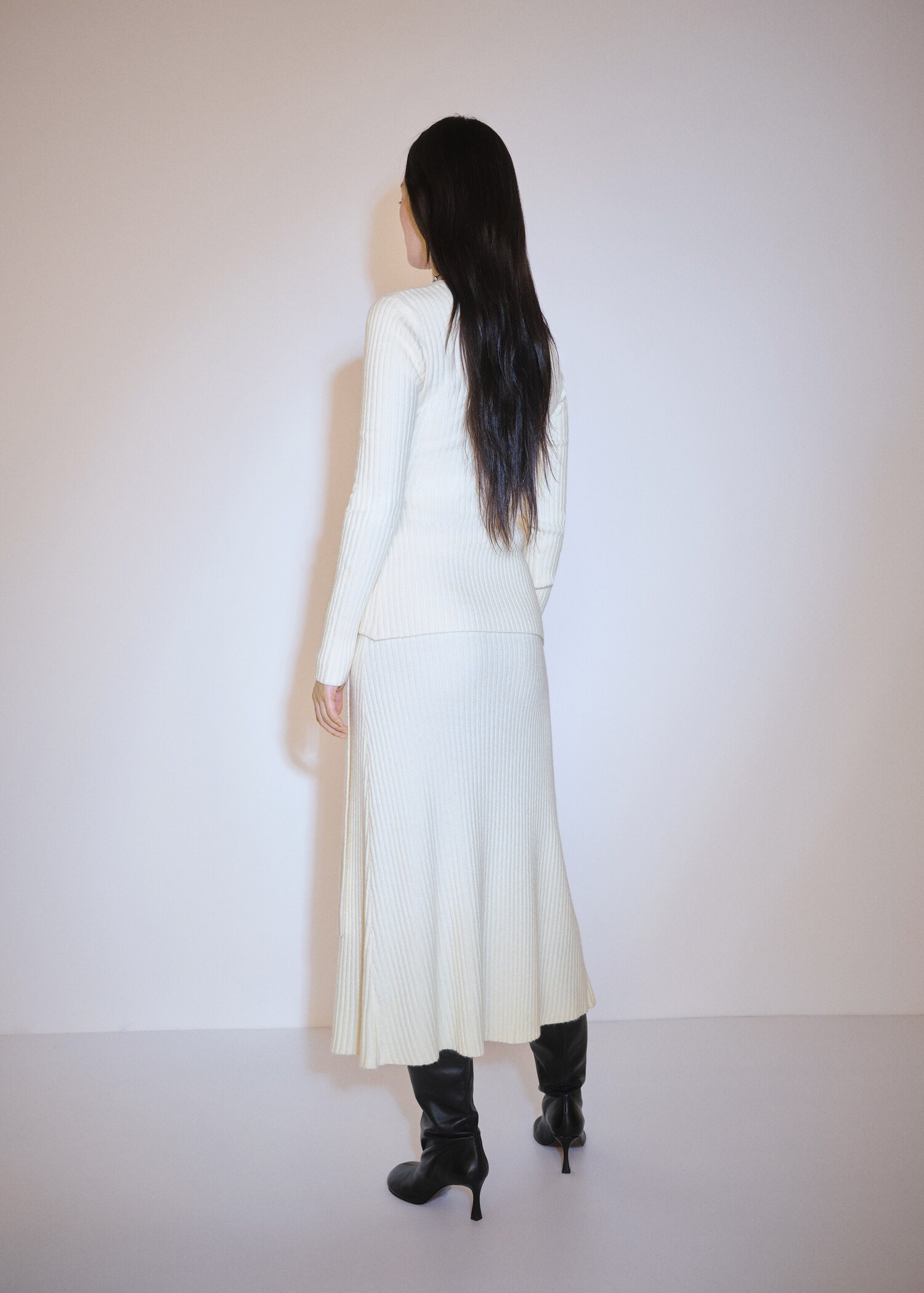 Ribbed cardigan with buckle - Reverse of the article