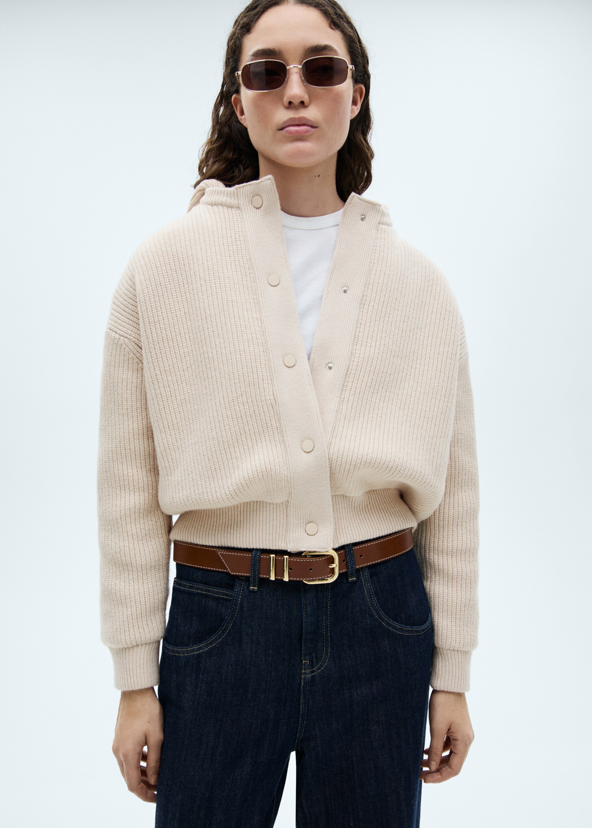 Strickjacke mit Kapuze - Mittlere Ansicht, Sandfarben. Ref: 77097662-00.