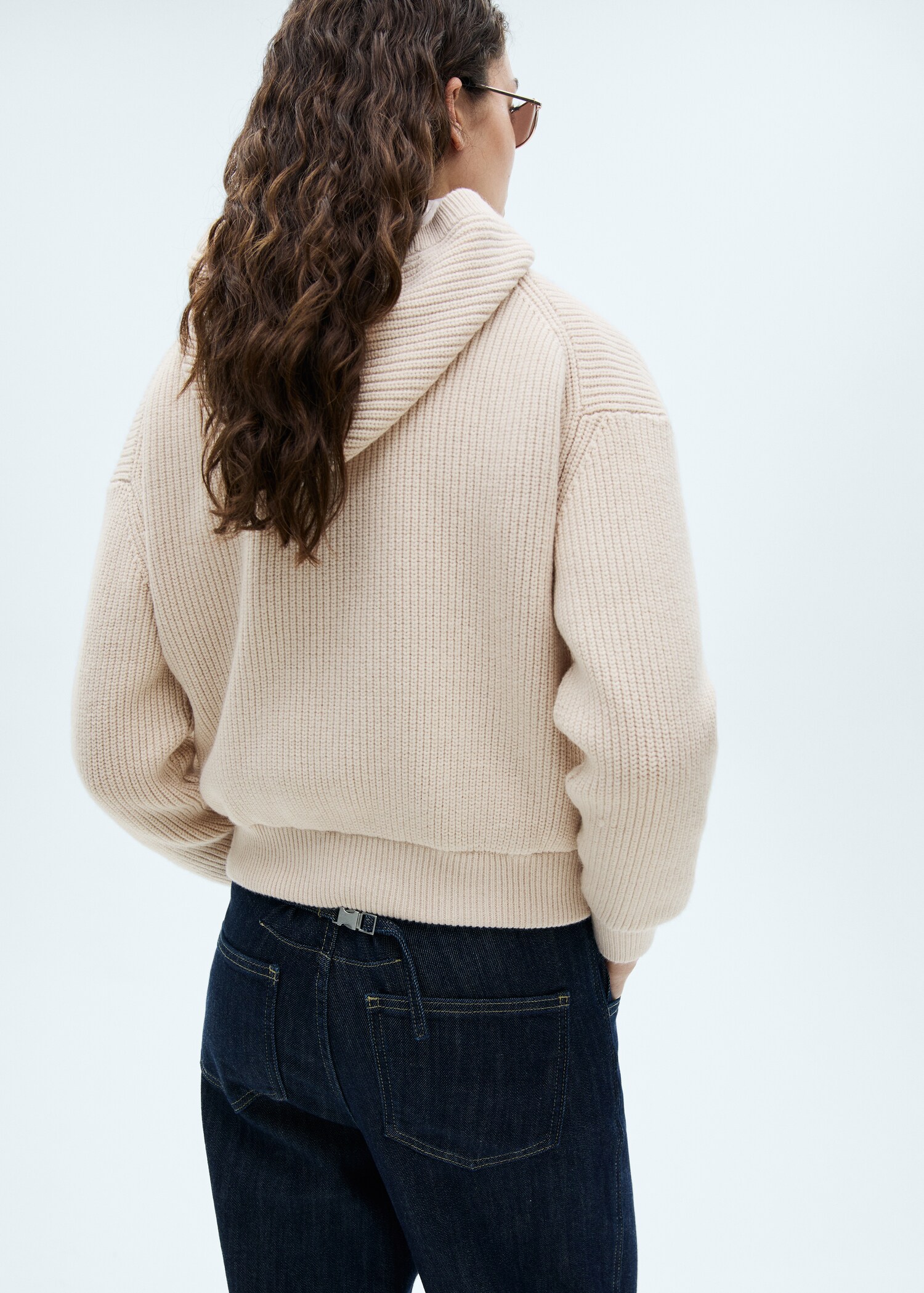 Strickjacke mit Kapuze - Rückseite des Artikels