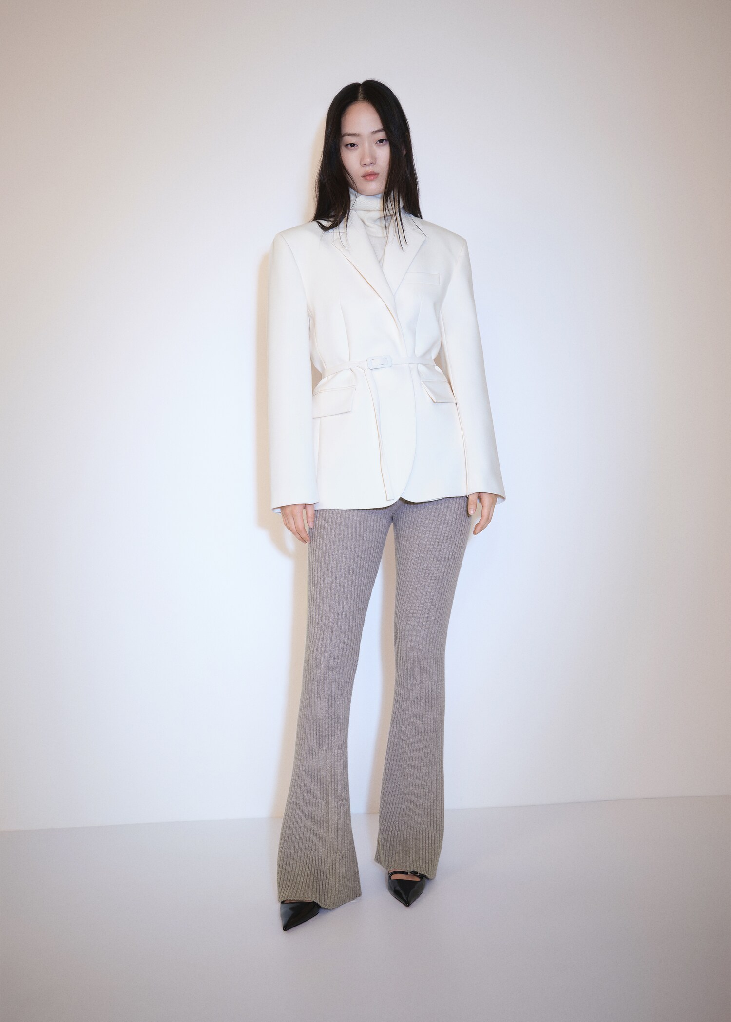 Flared ribbed knitted pants - Details of the article 2