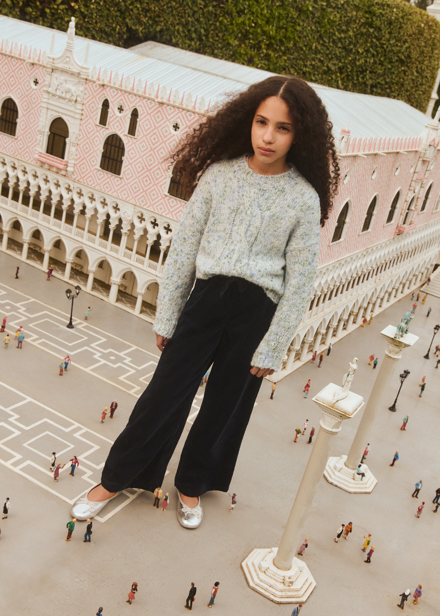 Corduroy trousers with elastic waist - Details of the article 5