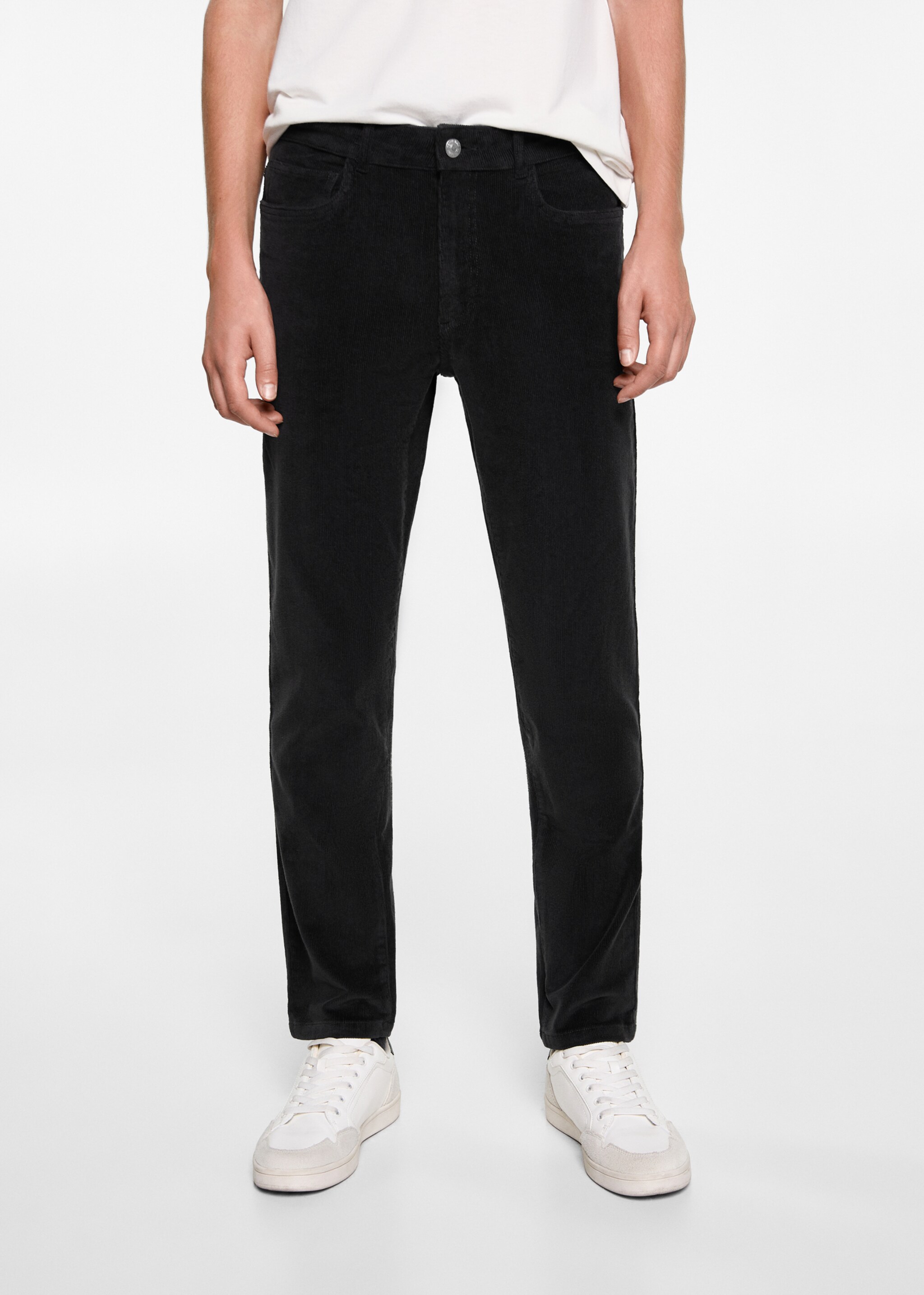 Pantalon slim fit en velours côtelé - Plan moyen, Gris anthracite. Ref: 77097672-00.