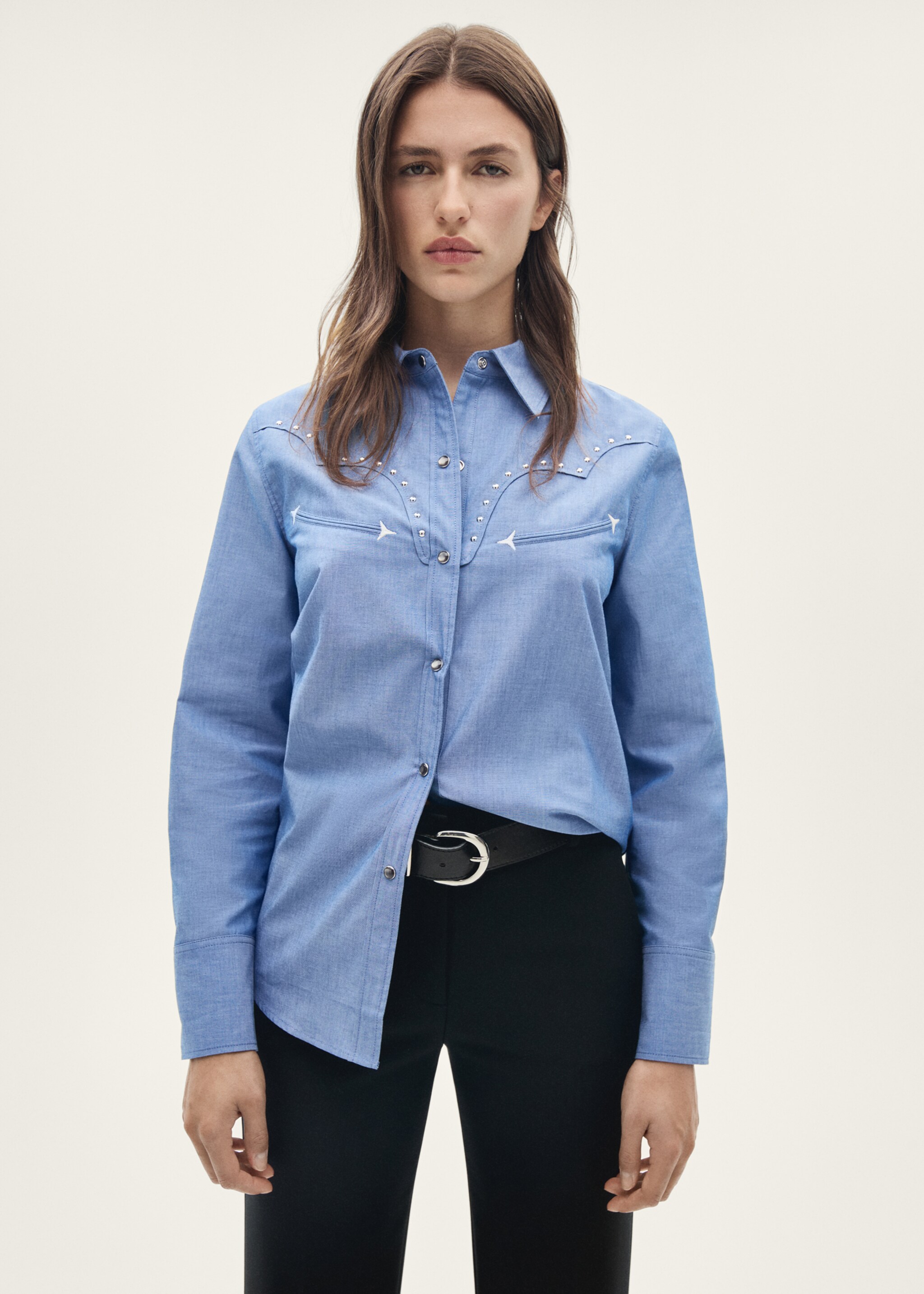 Chemise coton détail studs - Plan moyen, Bleu. Ref: 77097684-00.