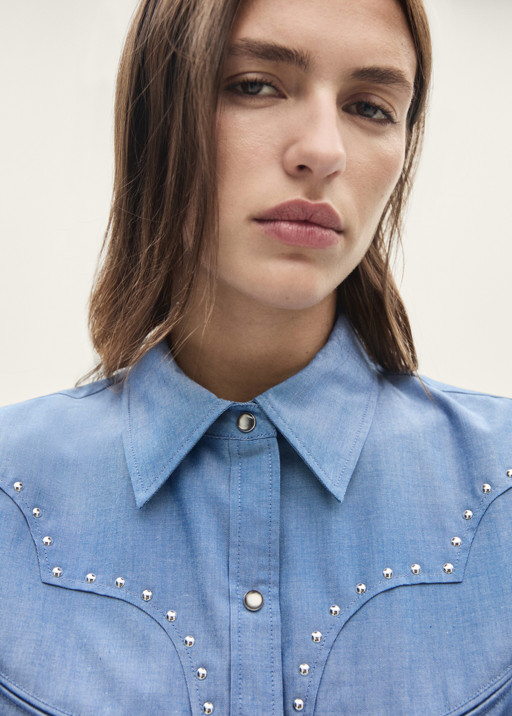 Chemise coton détail studs - Détail de l'article 1, Bleu. Ref: 77097684-00.