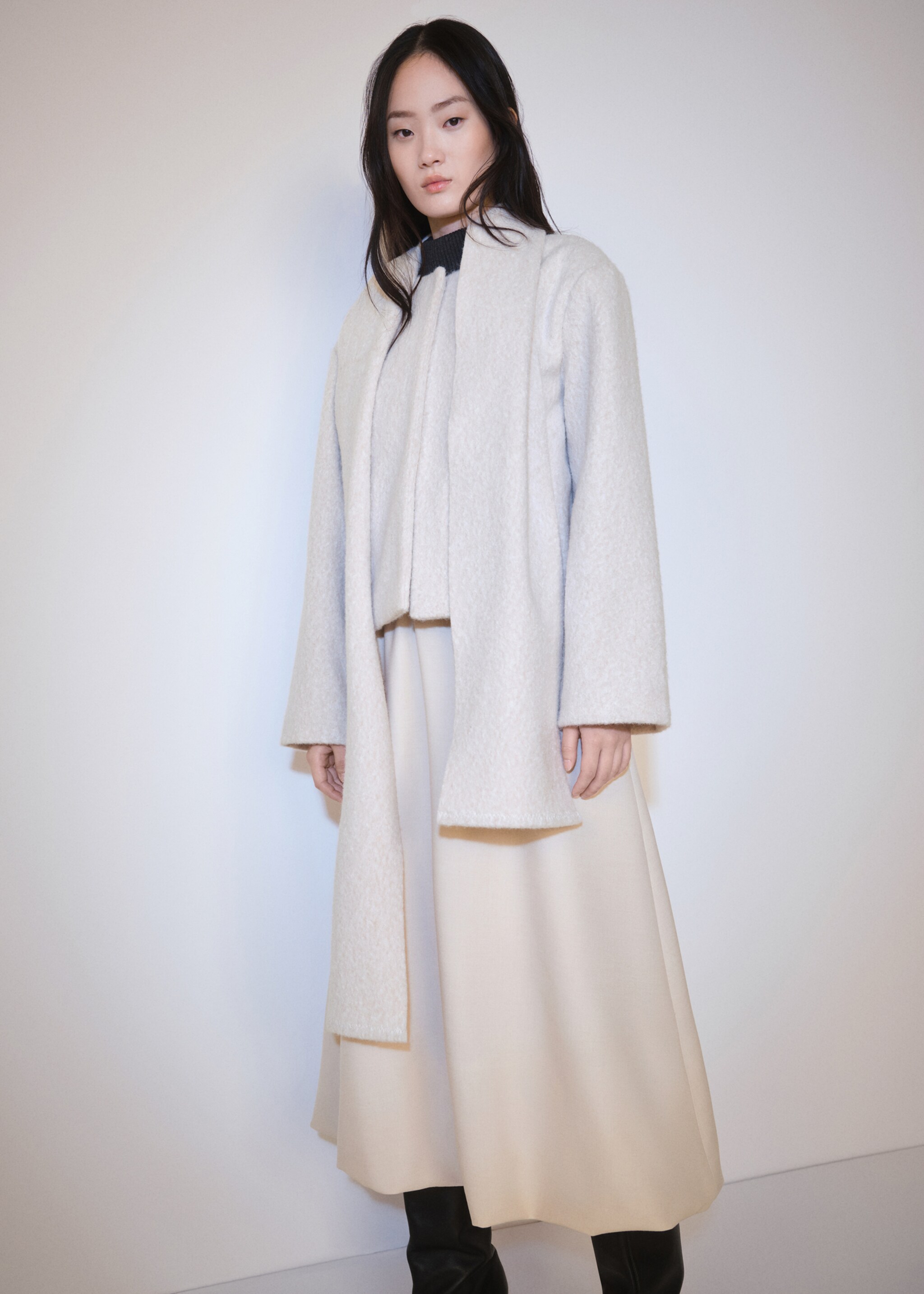 Jacket with scarf and pockets - Medium plane, Beige. Ref: 77097690-00.