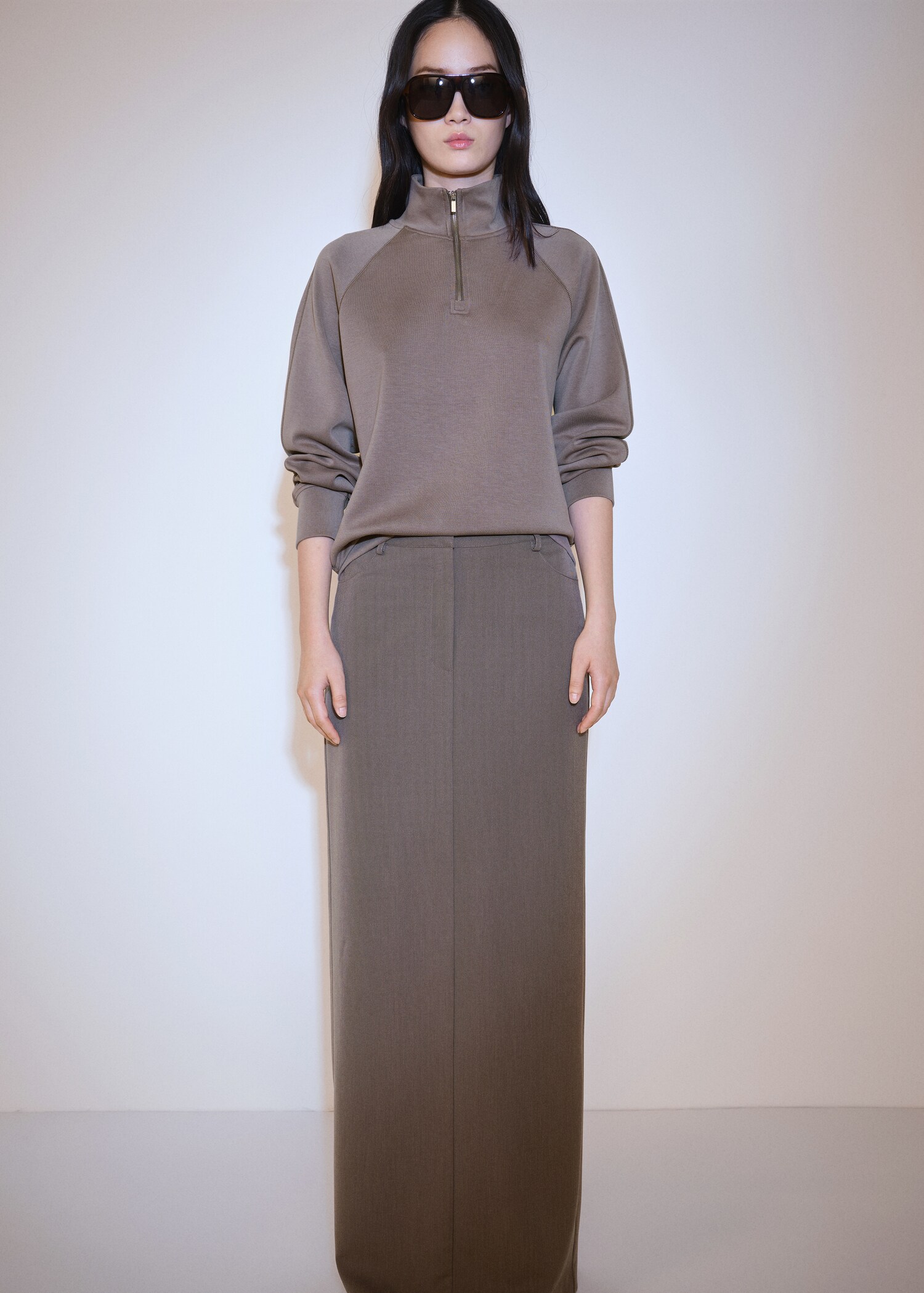 Turtleneck sweatshirt with zip - Details of the article 2
