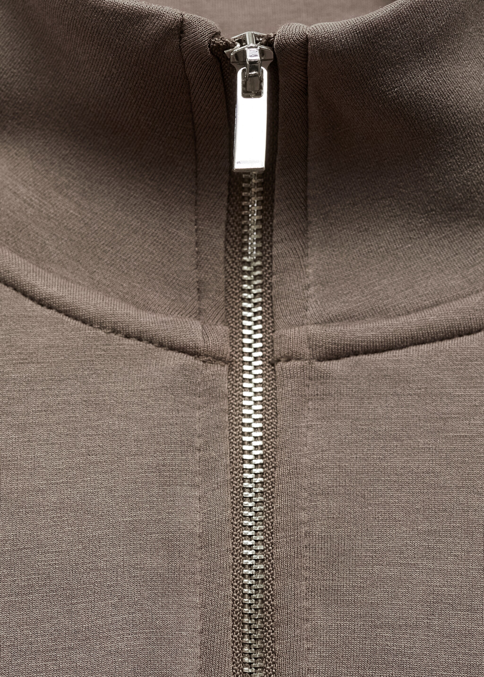 Turtleneck sweatshirt with zip - Details of the article 8, Medium Brown. Ref: 77097691-00.