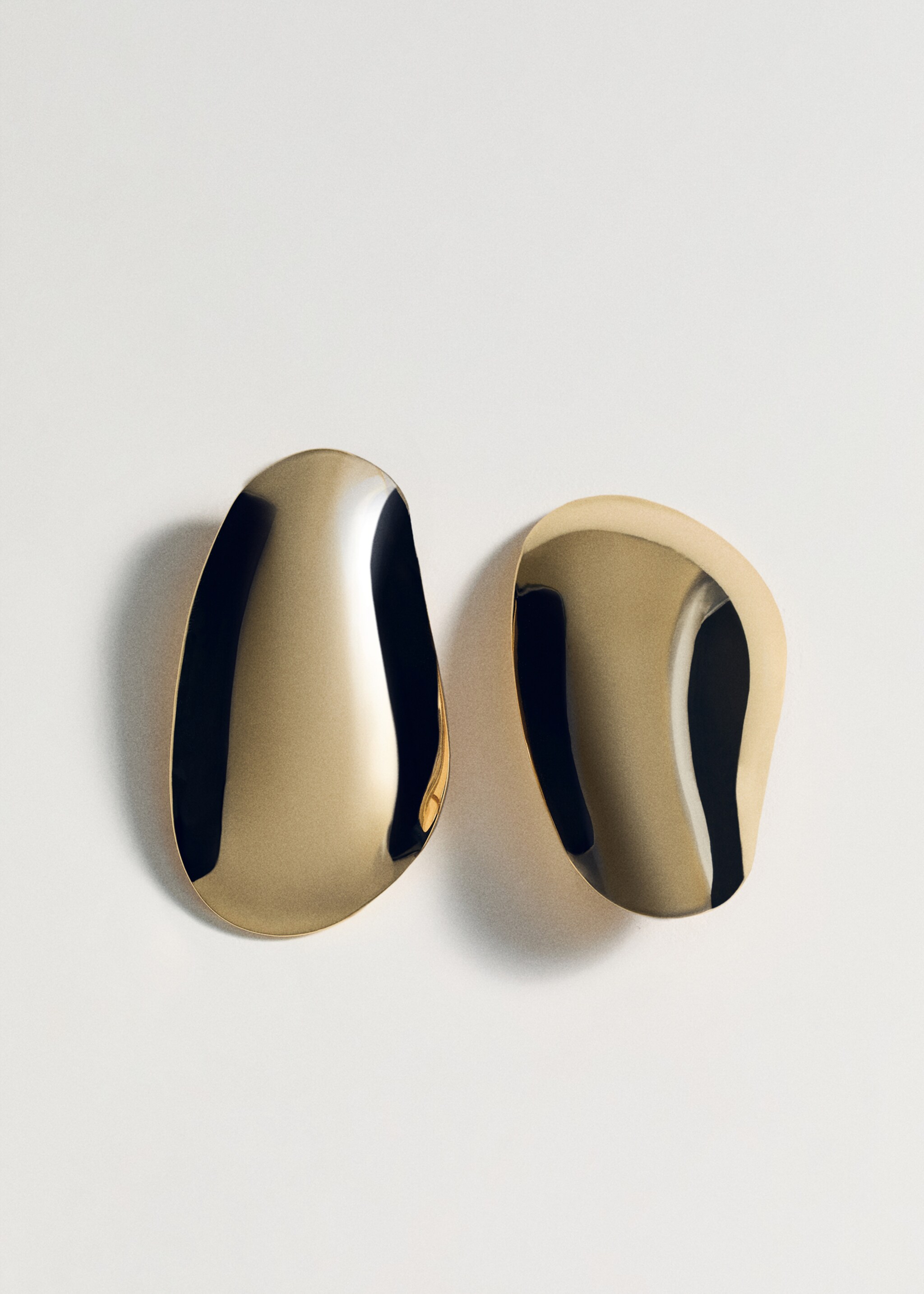 Maxi asymmetrical earrings - Details of the article 5, Gold. Ref: 77097697-00.