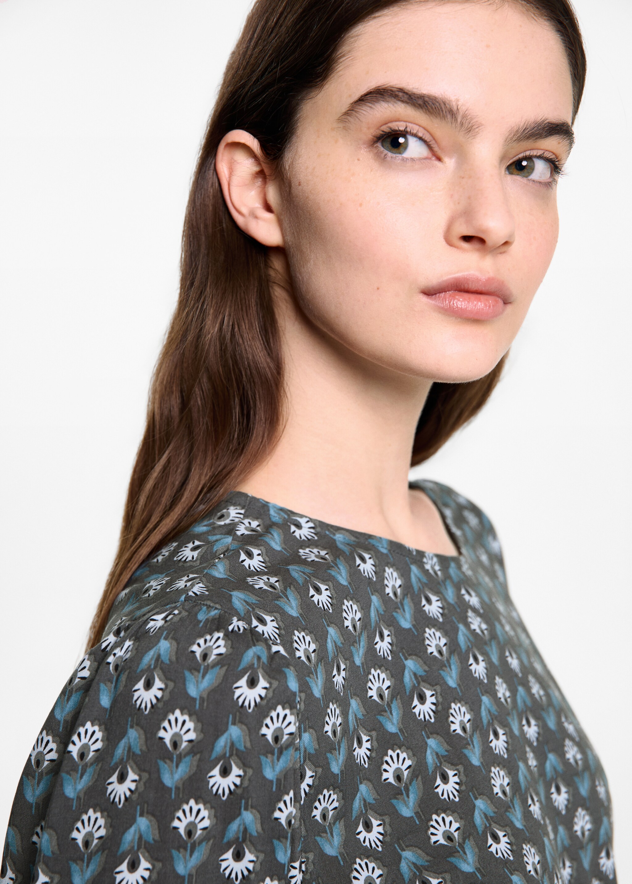 Printed dress with ruffled detail - Details of the article 1