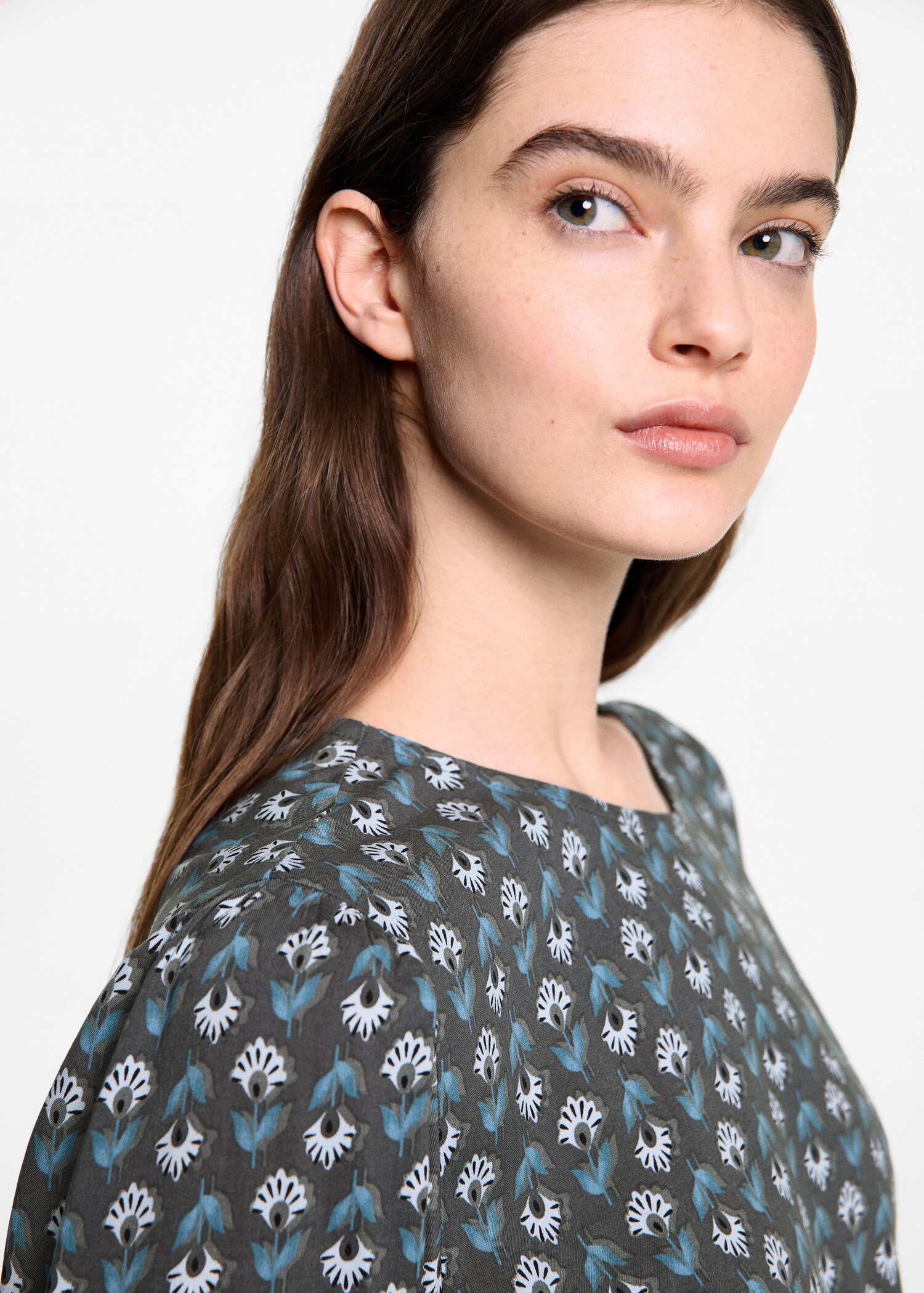 Printed dress with ruffled detail - Details of the article 1